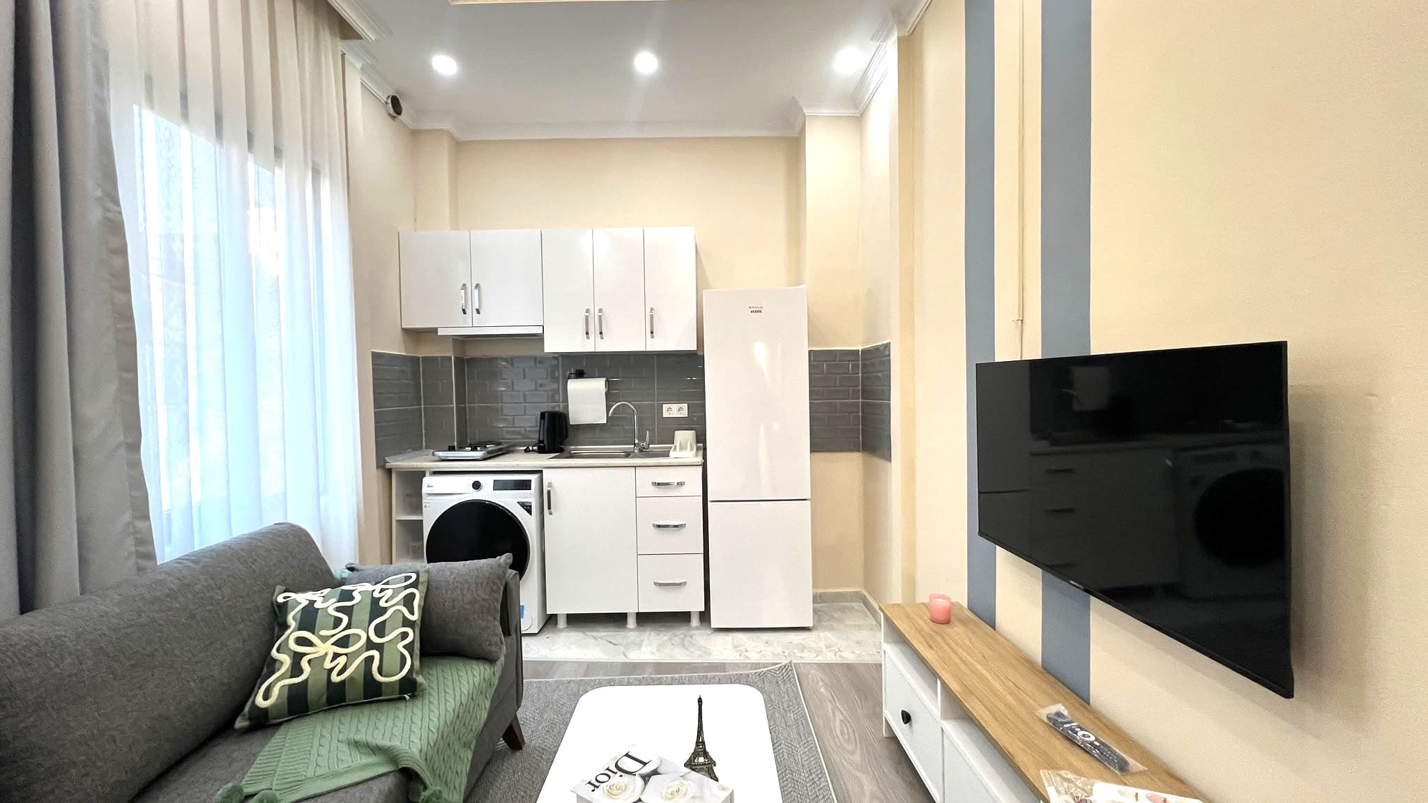 Elegant 2BR Stay | Explore Taksim, möbliertes Apartment in Beyoğlu, Istanbul — image 7