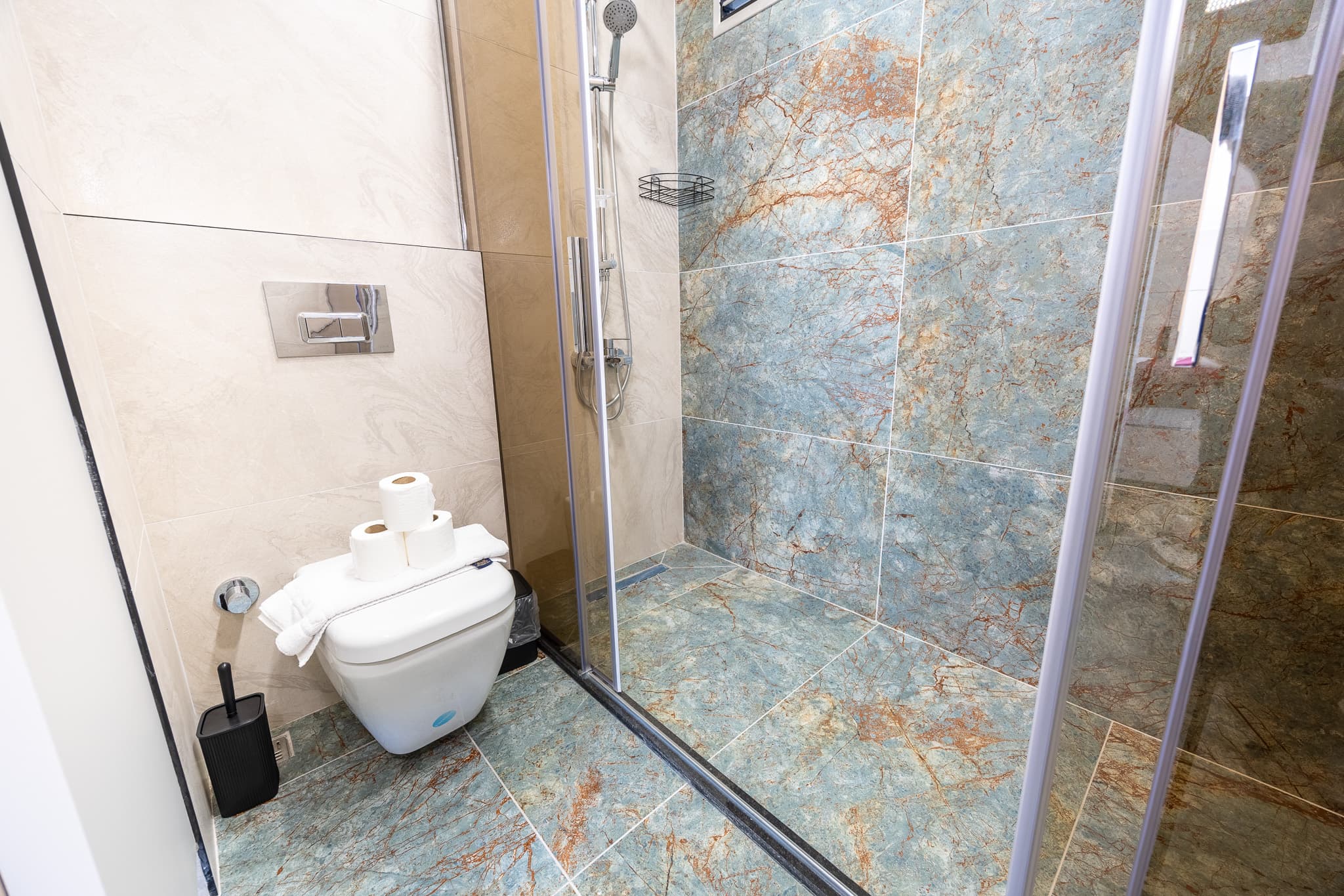 Modern & Bright 1BR Duplex  with Private Terrace ، شقة مفروشة في Beyoğlu, Istanbul — image 16