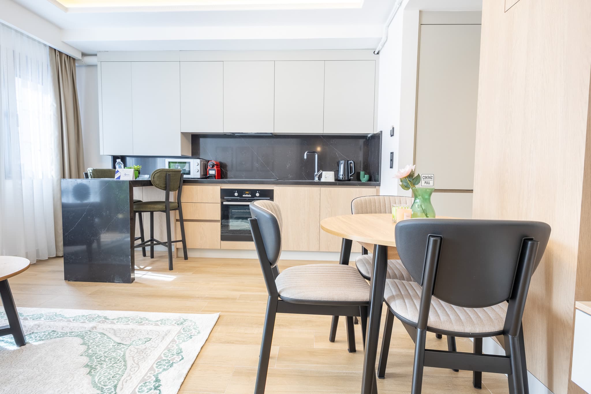 Elegant 1BR | Bright Modern Living، شقة مفروشة في Beyoğlu, Istanbul — image 15