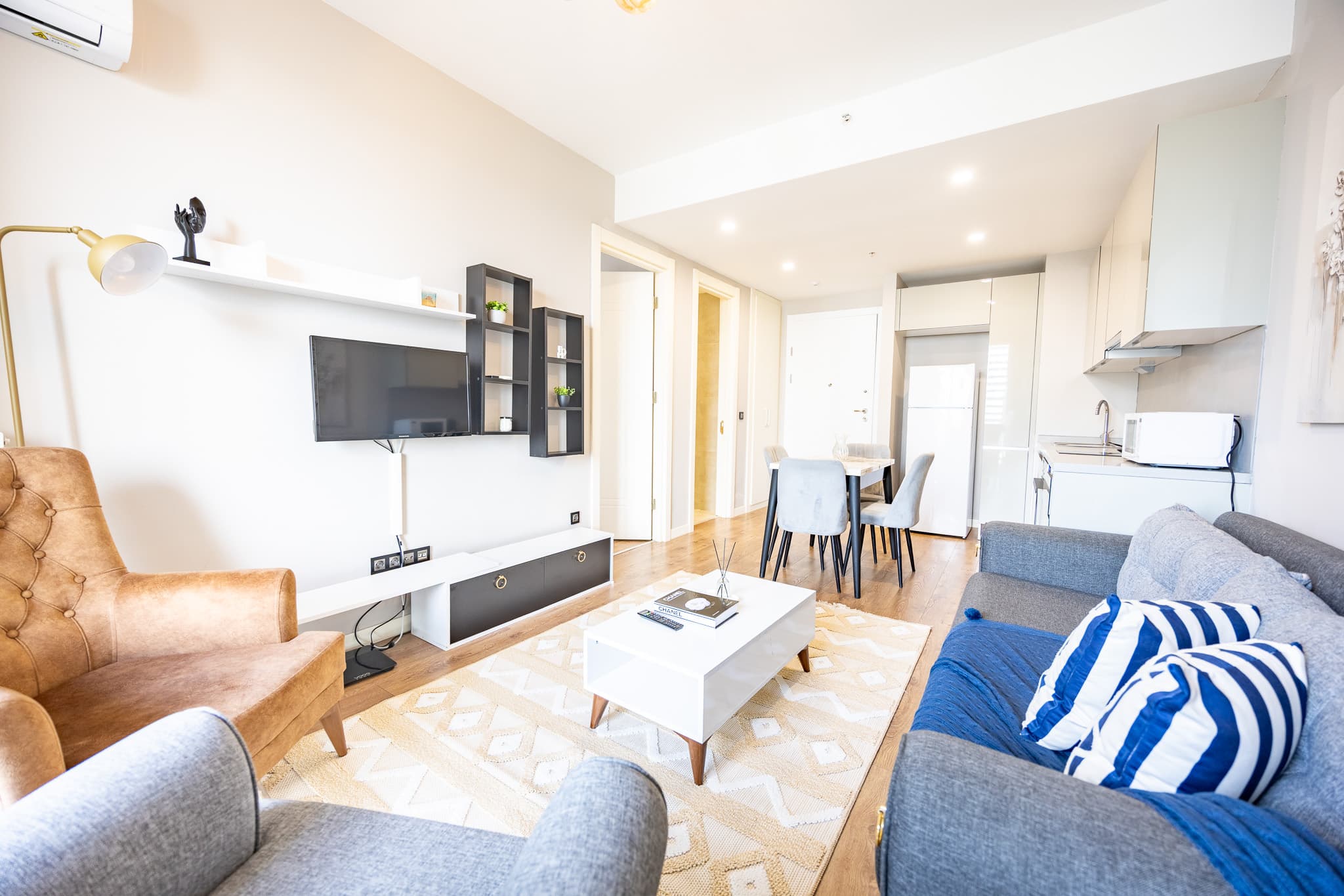  Modern  City Living - Your Urban Charm, furnished apartment in Bağcılar, Istanbul — image 4