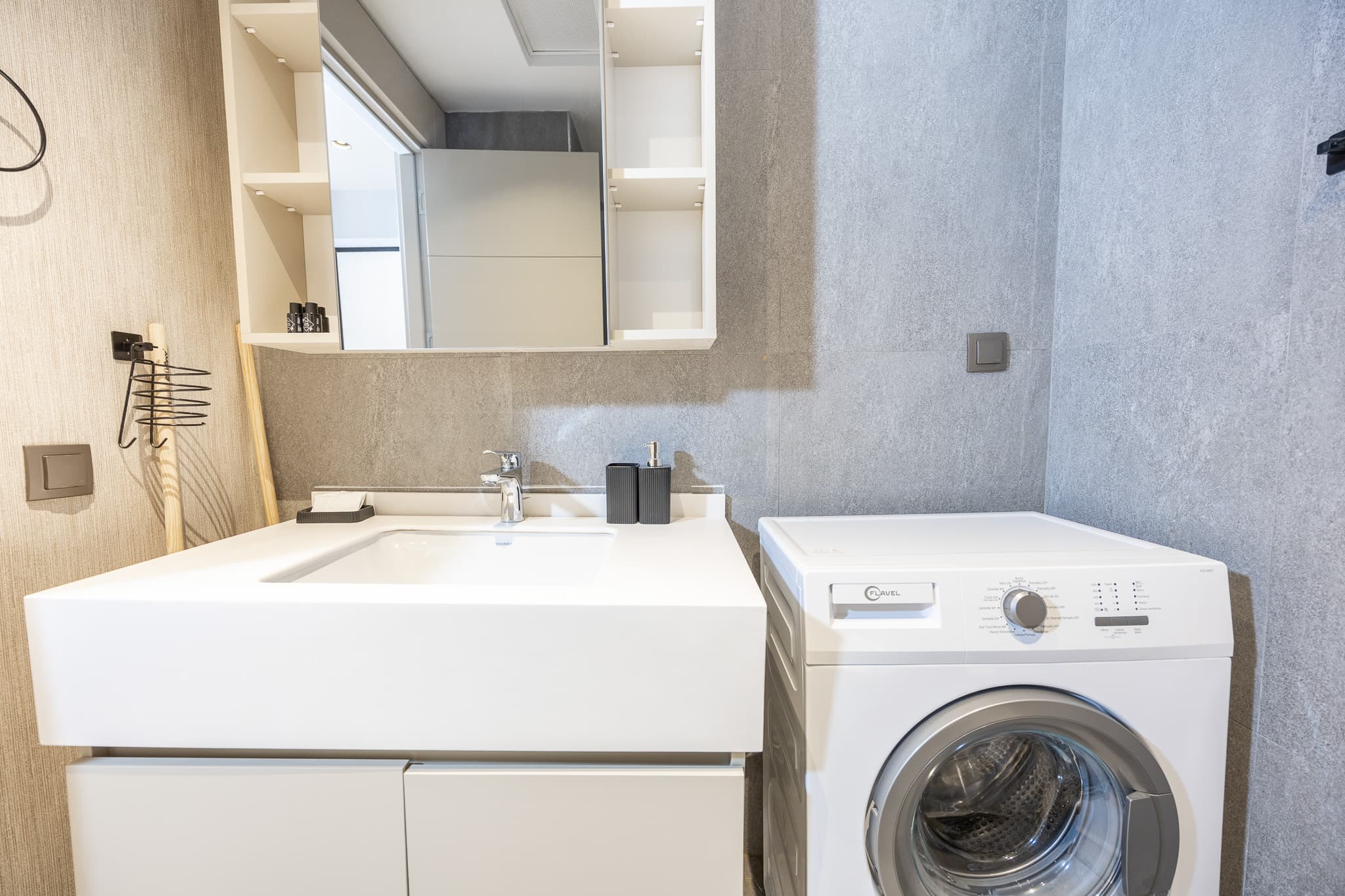 Relax Unwind: Inviting 1BR Apt, Cozy Interiors, apartamento amueblado en Küçükçekmece, Istanbul — image 15