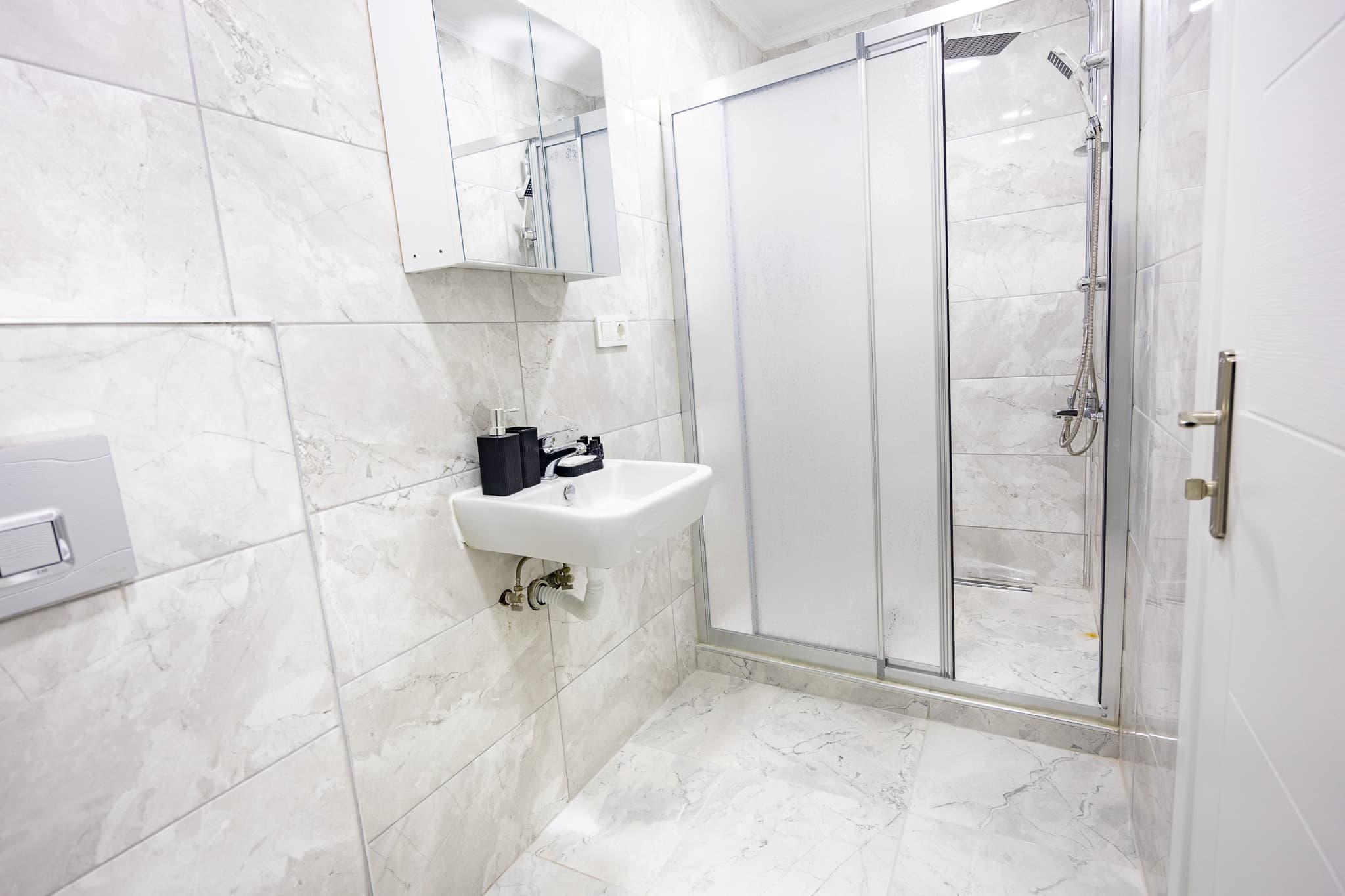 Bright & Modern 2 Bdr | Walk to Taksim, möbliertes Apartment in Beyoğlu, Istanbul — image 12