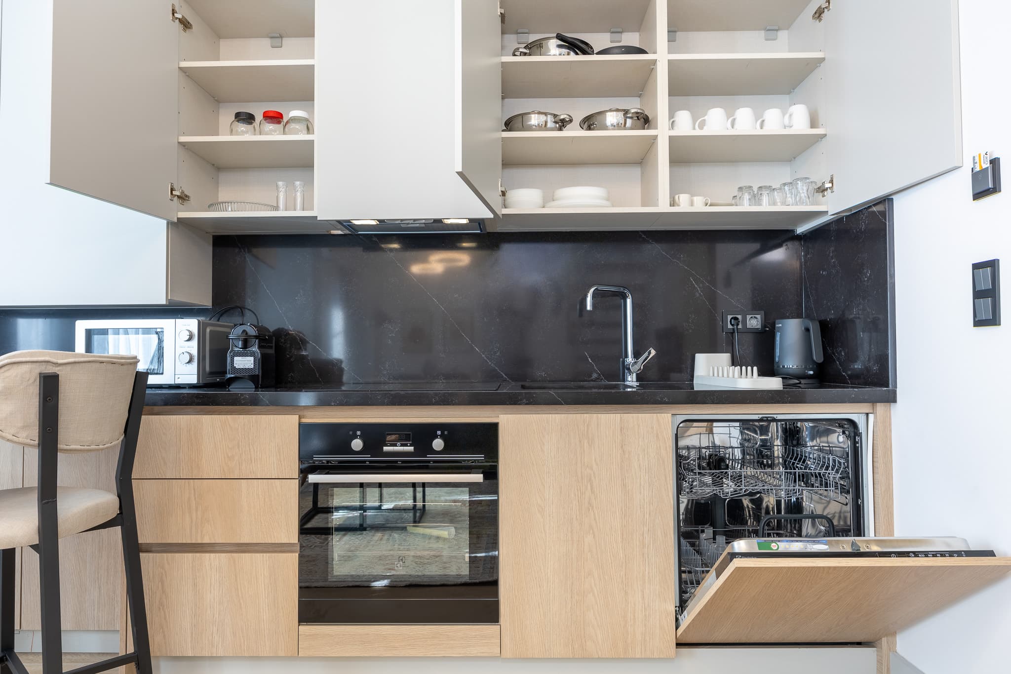 Modern & Bright 1BR Duplex  with Private Terrace ، شقة مفروشة في Beyoğlu, Istanbul — image 22