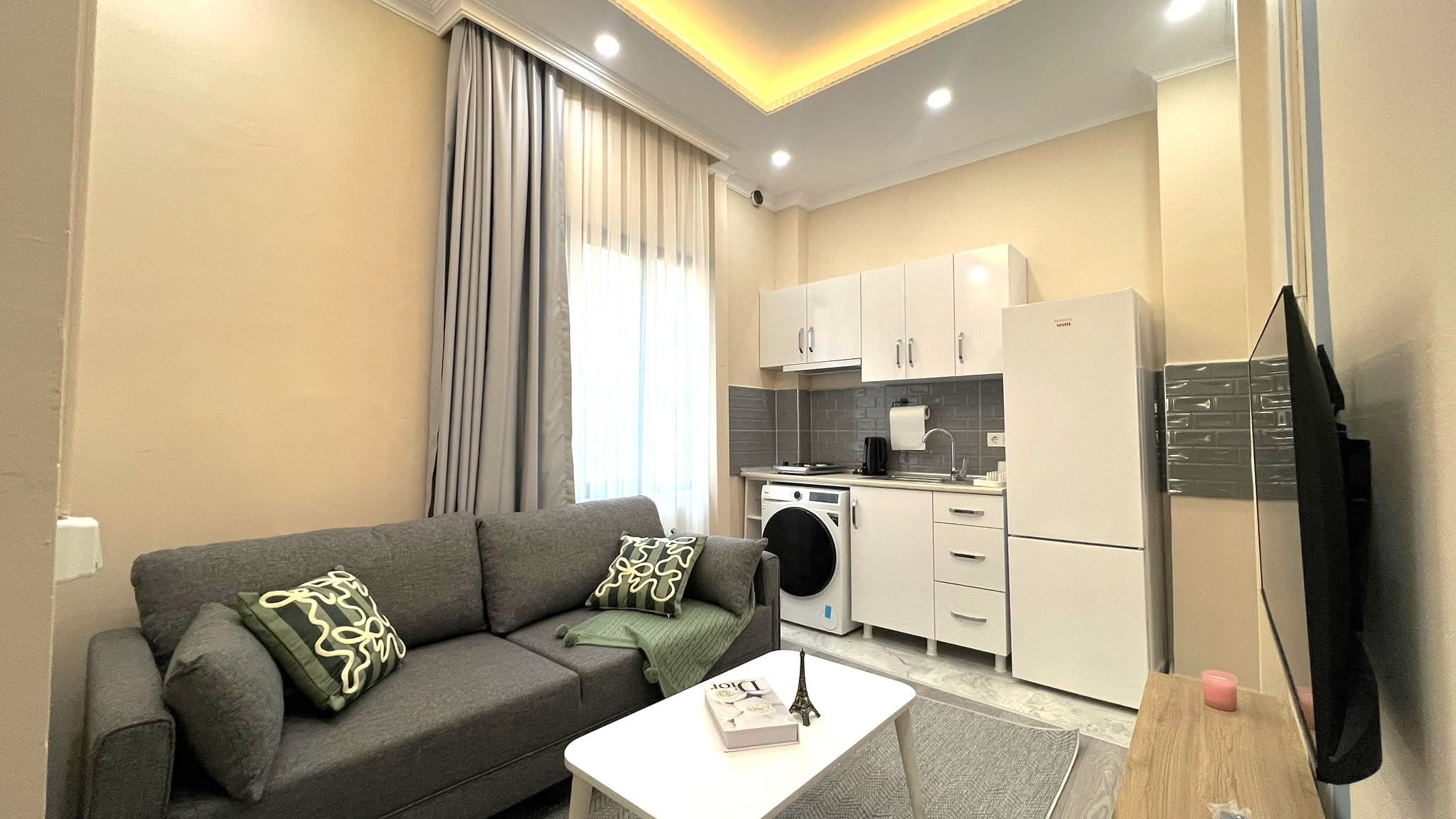 Elegant 2BR Stay | Explore Taksim, möbliertes Apartment in Beyoğlu, Istanbul — image 5