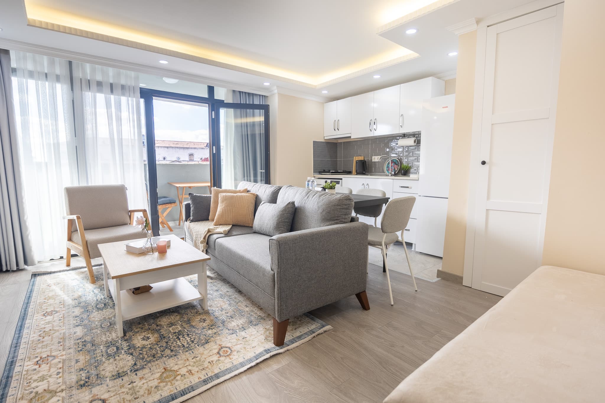 Bright & Modern 1 Bedroom | Walk to Taksim, möbliertes Apartment in Beyoğlu, Istanbul — image 2