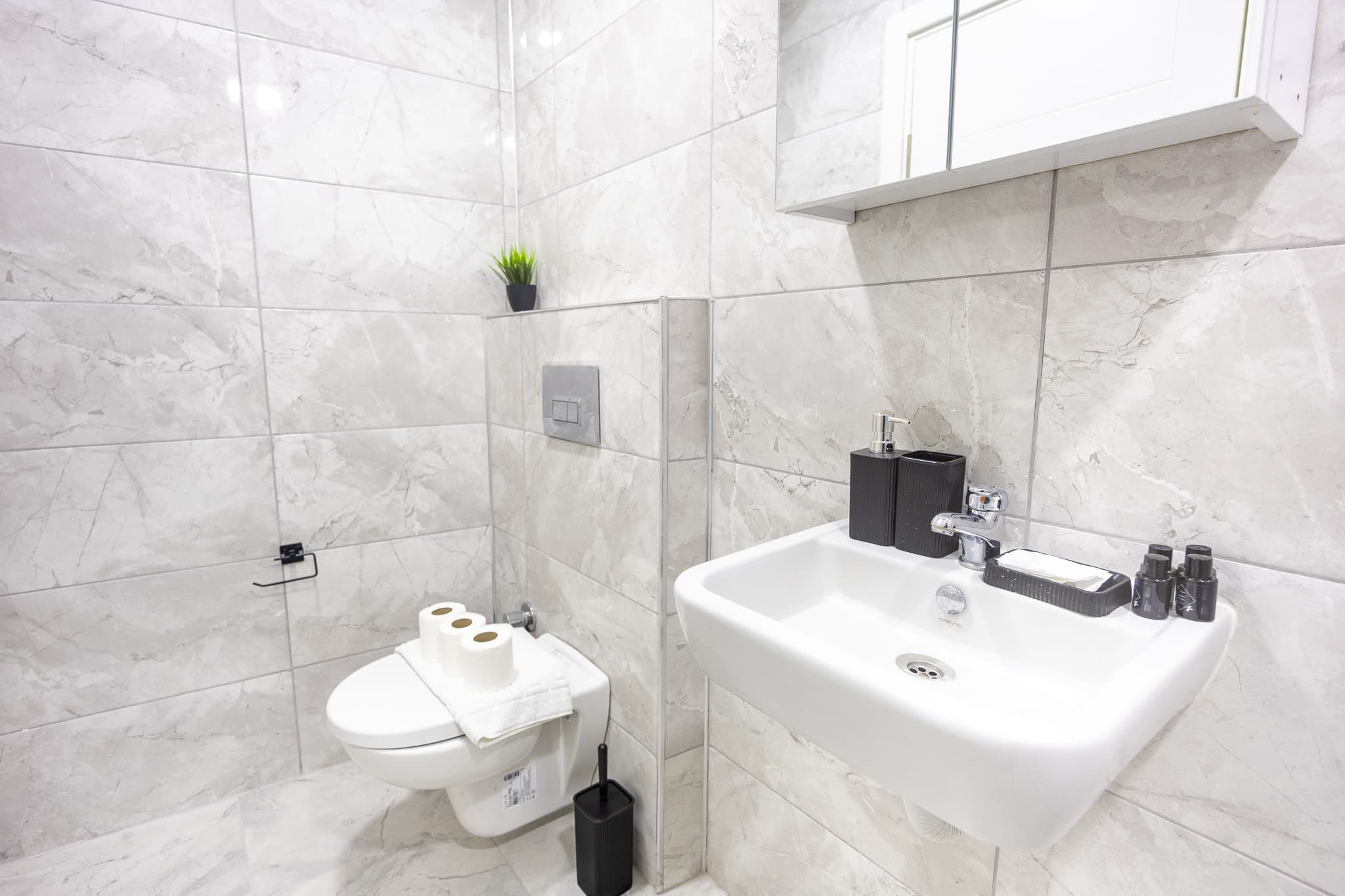 Bright & Modern 2 Bdr | Walk to Taksim, möbliertes Apartment in Beyoğlu, Istanbul — image 11