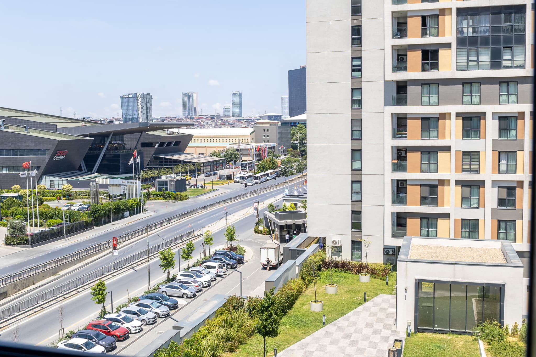 Spacious 1BR with City View | Next to 212 Outlet ، شقة مفروشة في Bağcılar, Istanbul — image 19