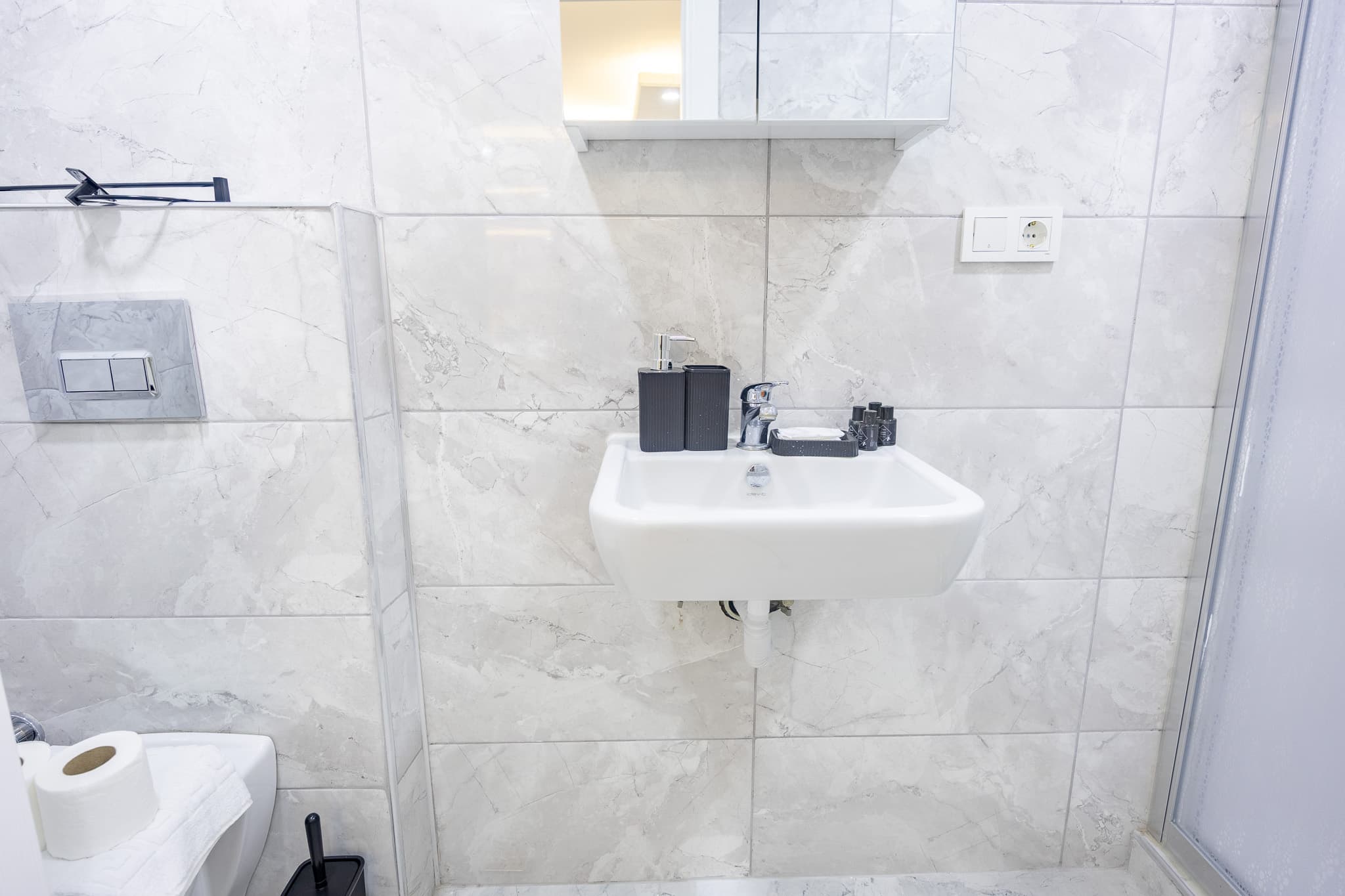Bright & Modern 1 Bedroom | Walk to Taksim, möbliertes Apartment in Beyoğlu, Istanbul — image 14