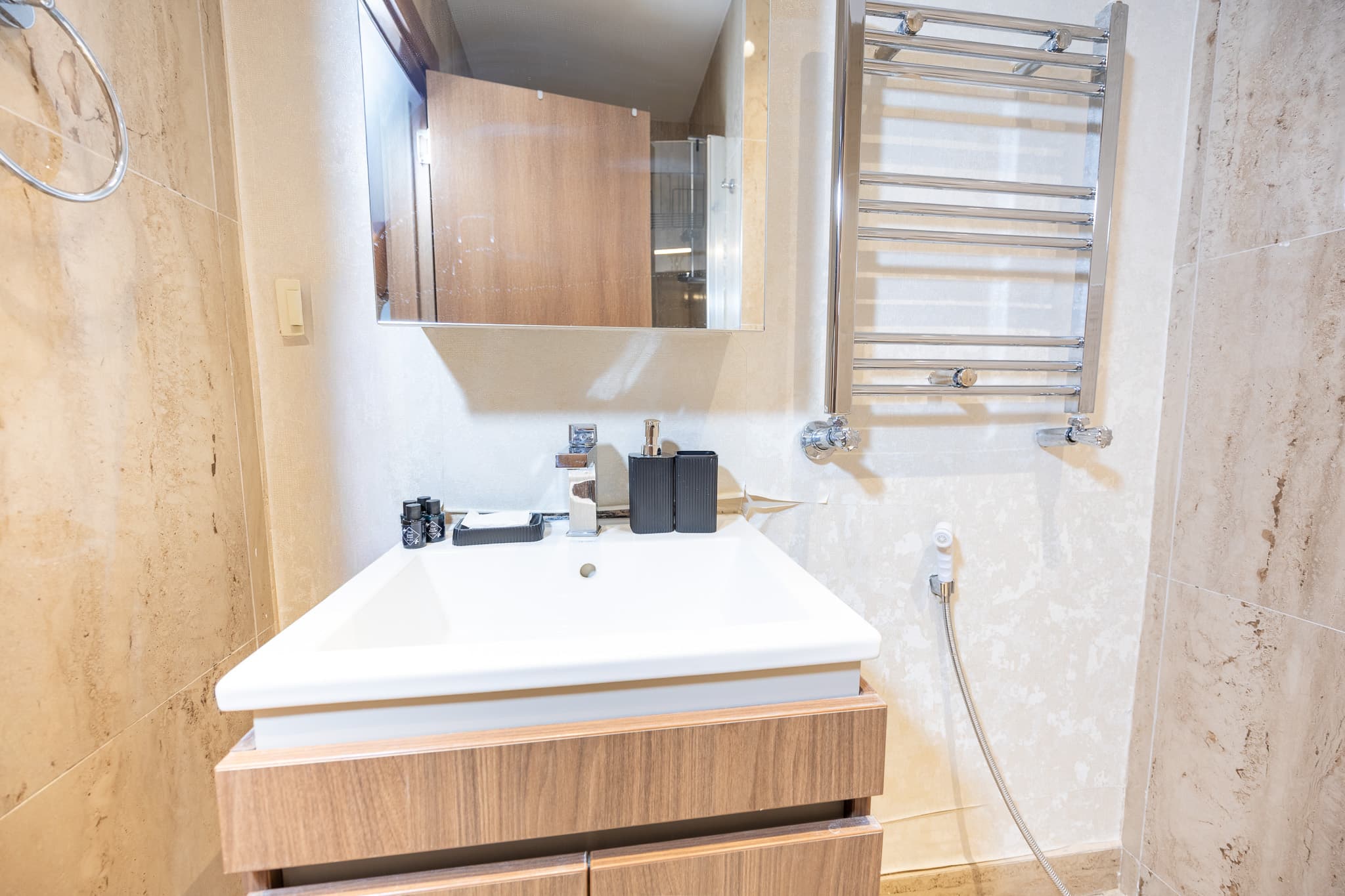 Stylish &  Warm 1BR Apartment with City View, furnished apartment in Bağcılar, Istanbul — image 17
