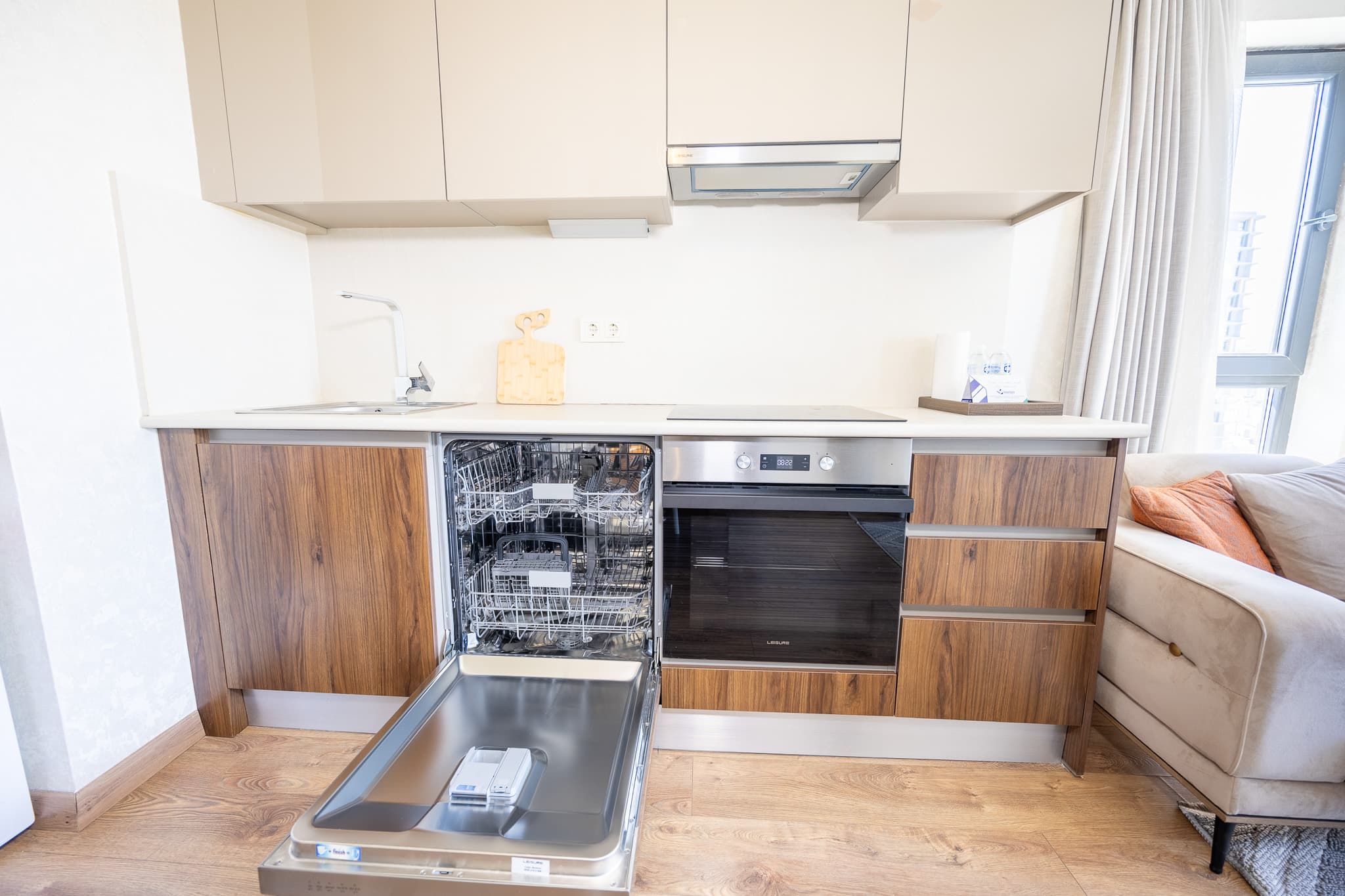 Stylish &  Warm 1BR Apartment with City View, furnished apartment in Bağcılar, Istanbul — image 13