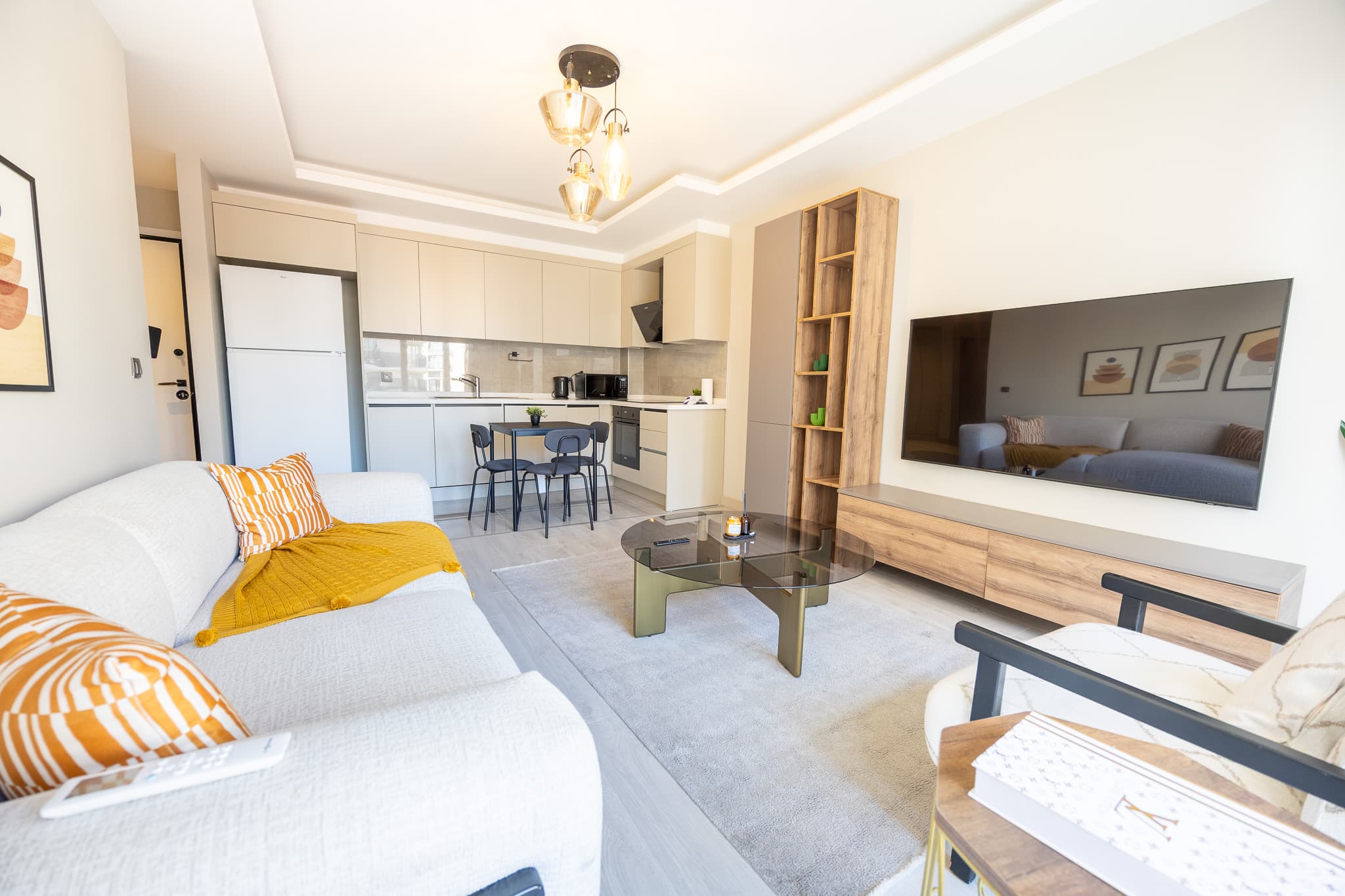 Relax Unwind: Inviting 1BR Apt, Cozy Interiors, apartamento amueblado en Küçükçekmece, Istanbul — image 6