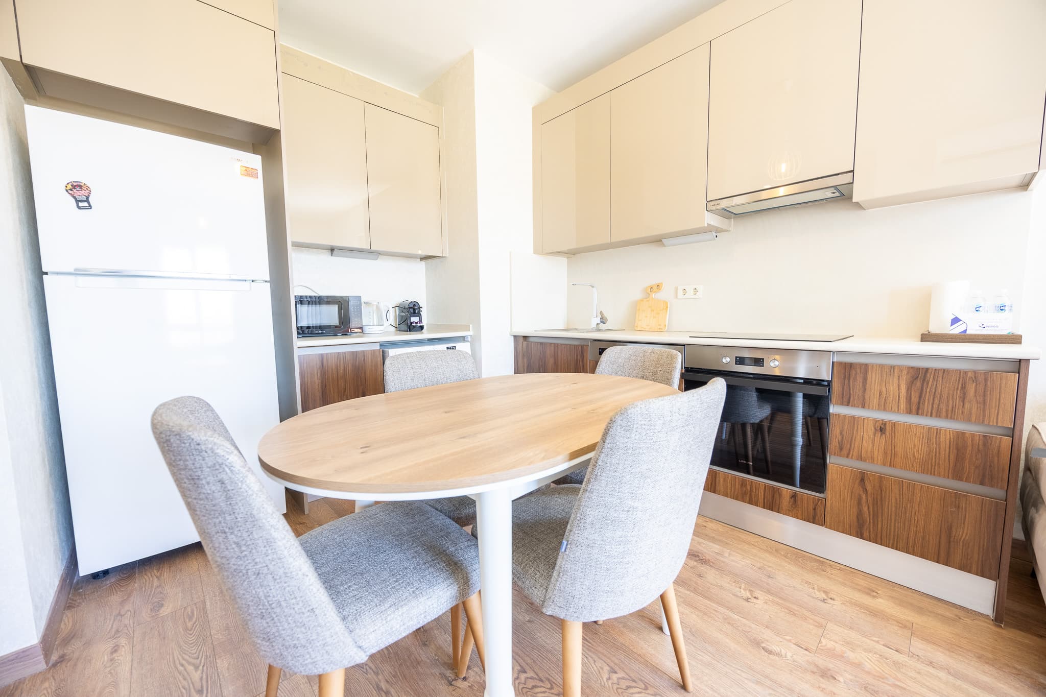 Stylish &  Warm 1BR Apartment with City View, furnished apartment in Bağcılar, Istanbul — image 10
