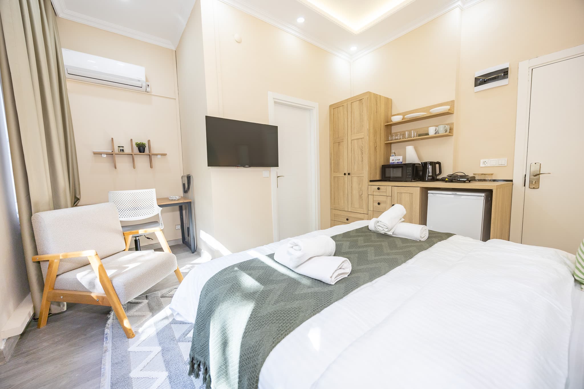 Bright & Cozy Studio | Walk to Taksim، شقة مفروشة في Beyoğlu, Istanbul — image 4