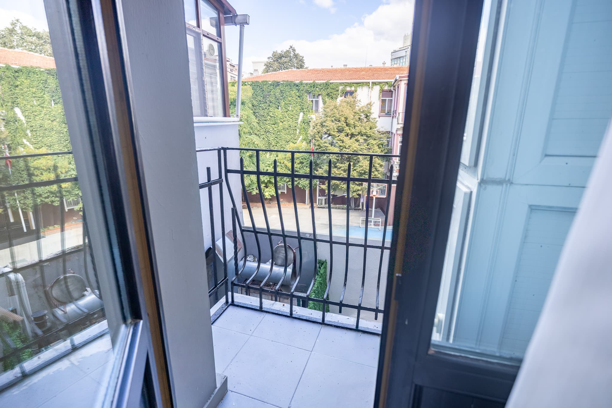 Elegant 2BR Stay | Explore Taksim, möbliertes Apartment in Beyoğlu, Istanbul — image 9