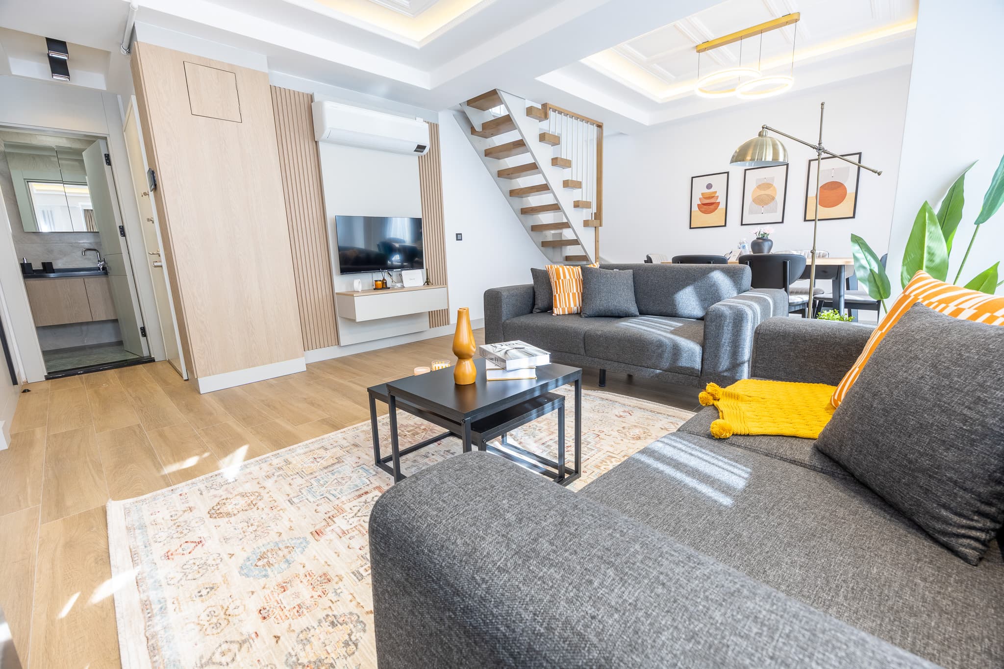 Modern & Bright 1BR Duplex  with Private Terrace ، شقة مفروشة في Beyoğlu, Istanbul — image 4