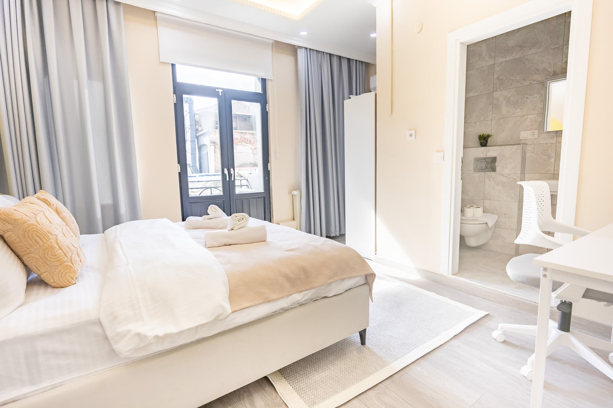 Elegant 2BR Stay | Explore Taksim, möbliertes Apartment in Beyoğlu, Istanbul — image 4