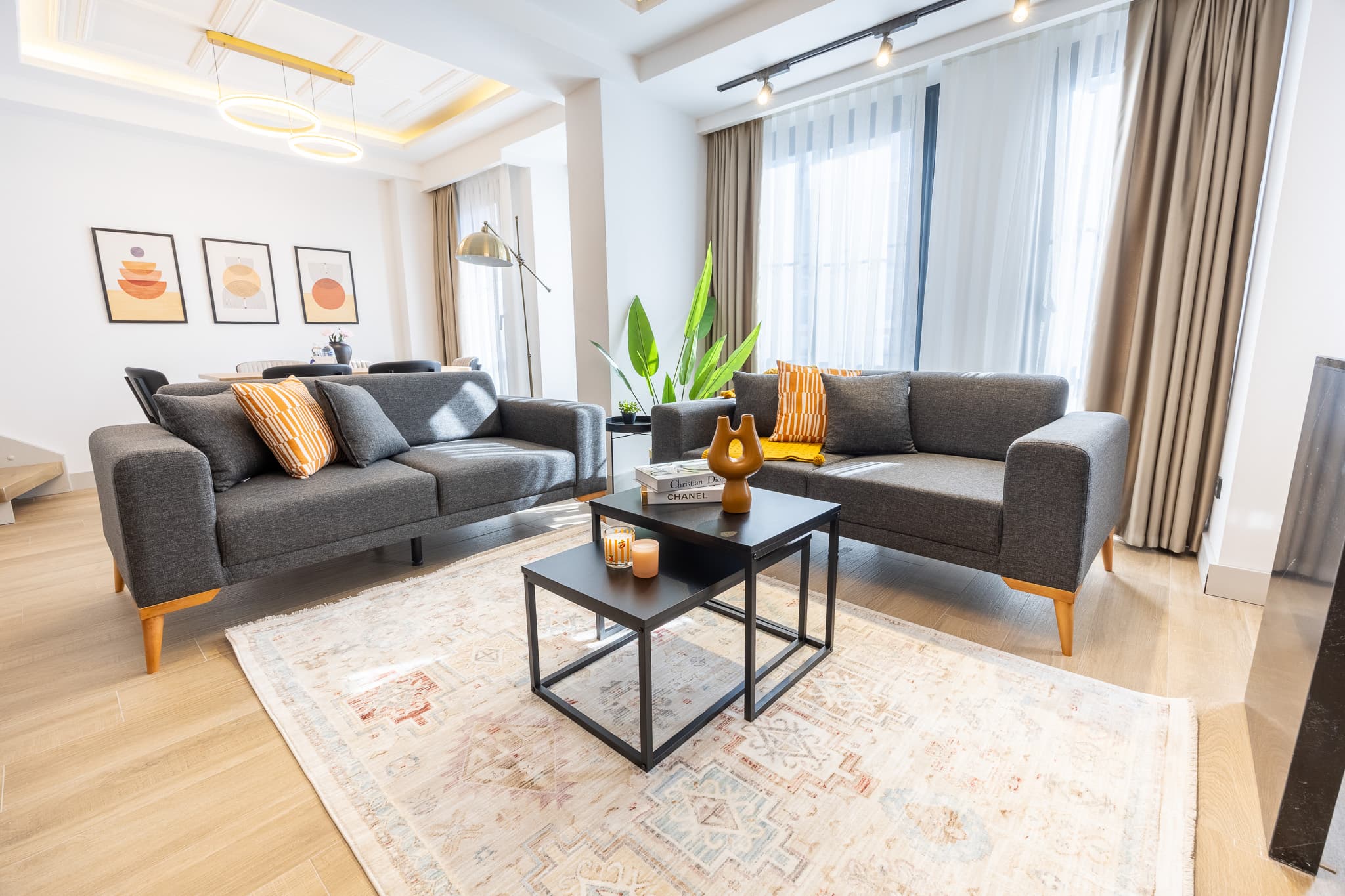 Modern & Bright 1BR Duplex  with Private Terrace ، شقة مفروشة في Beyoğlu, Istanbul — image 2