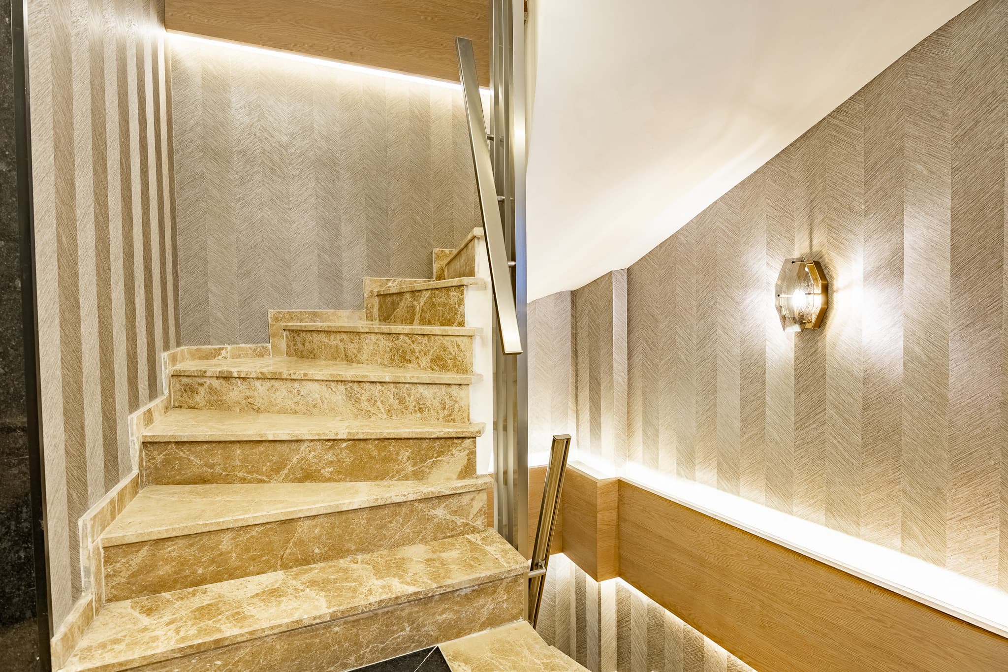 Modern & Bright 1BR Duplex  with Private Terrace ، شقة مفروشة في Beyoğlu, Istanbul — image 26