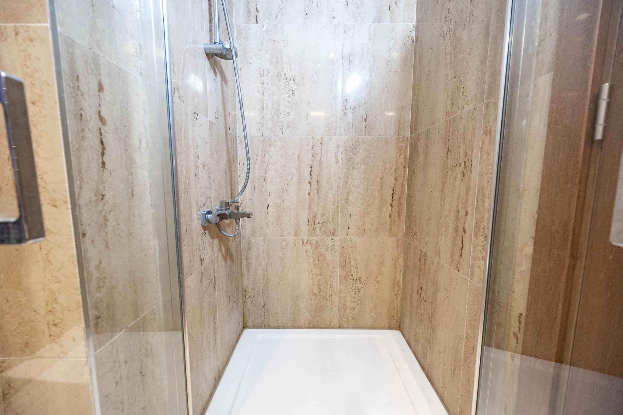 Stylish &  Warm 1BR Apartment with City View, furnished apartment in Bağcılar, Istanbul — image 19