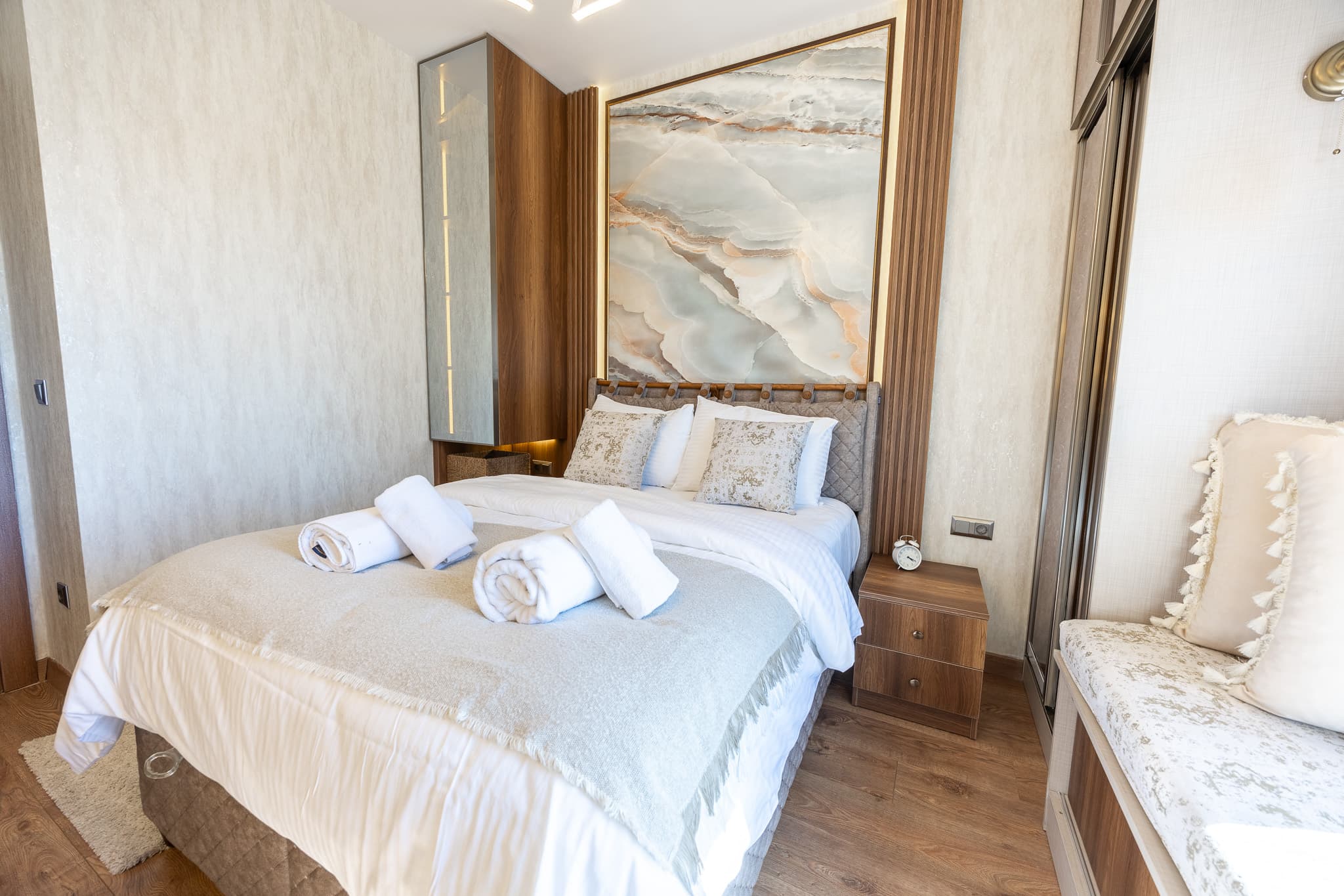 Warm & Stylish 1BR Apartment with City View, furnished apartment in Bağcılar, Istanbul — image 9