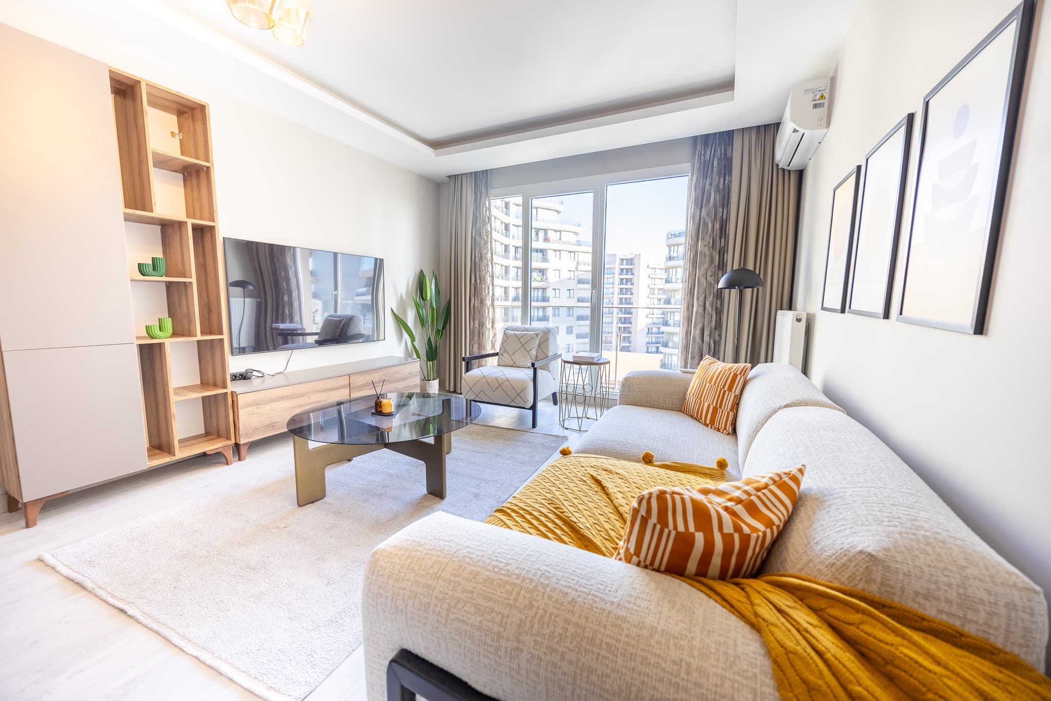 Relax Unwind: Inviting 1BR Apt, Cozy Interiors, apartamento amueblado en Küçükçekmece, Istanbul — image 4