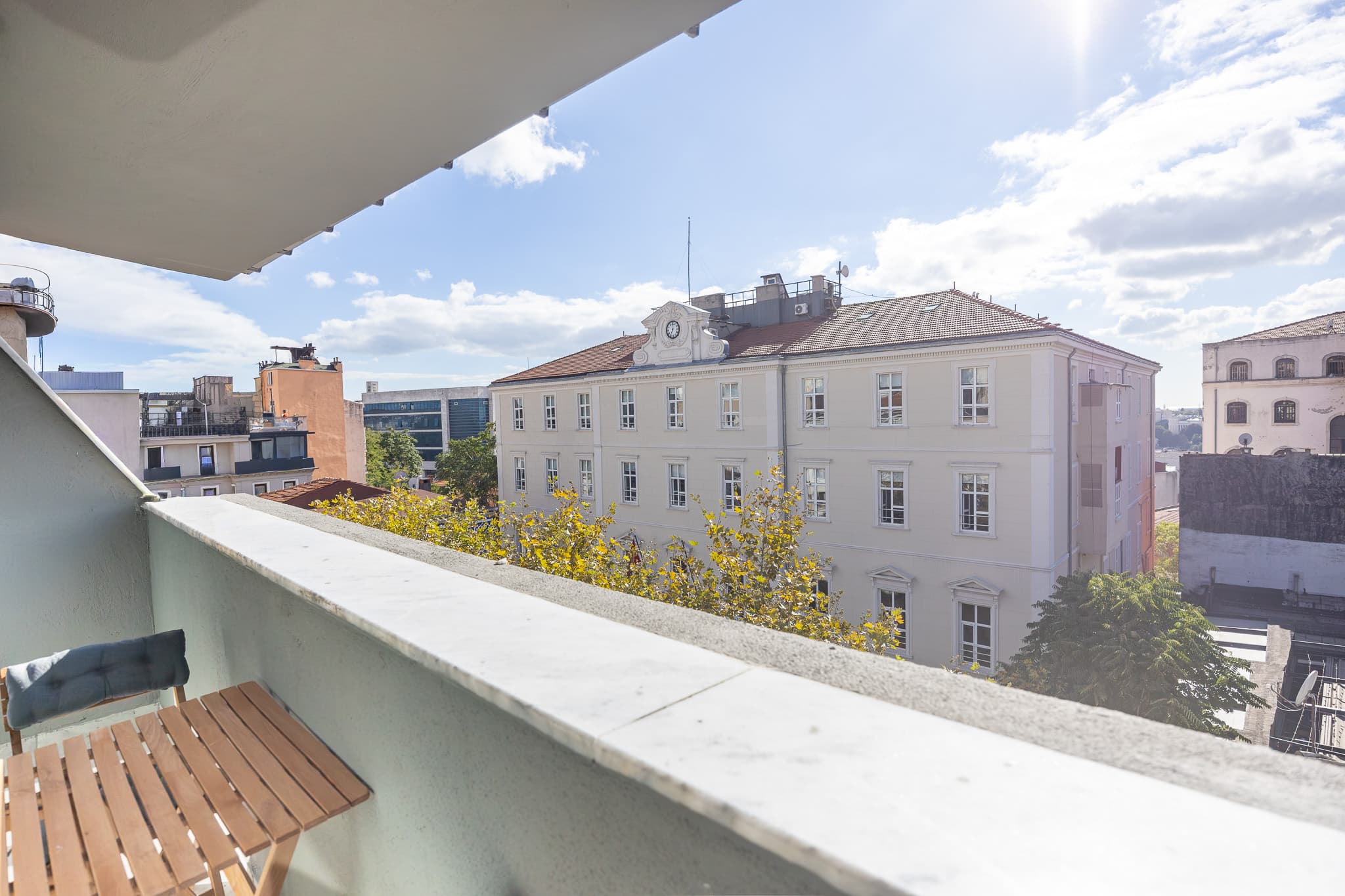 Bright & Modern 1 Bedroom | Walk to Taksim, möbliertes Apartment in Beyoğlu, Istanbul — image 3
