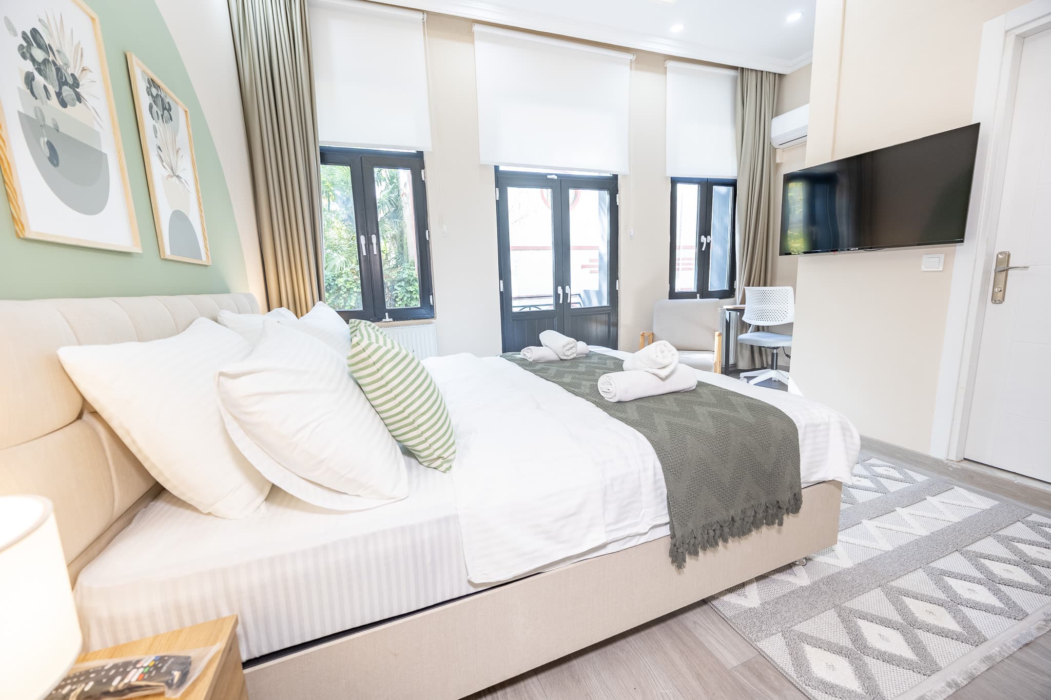 Bright & Cozy Studio | Walk to Taksim، شقة مفروشة في Beyoğlu, Istanbul — image 3