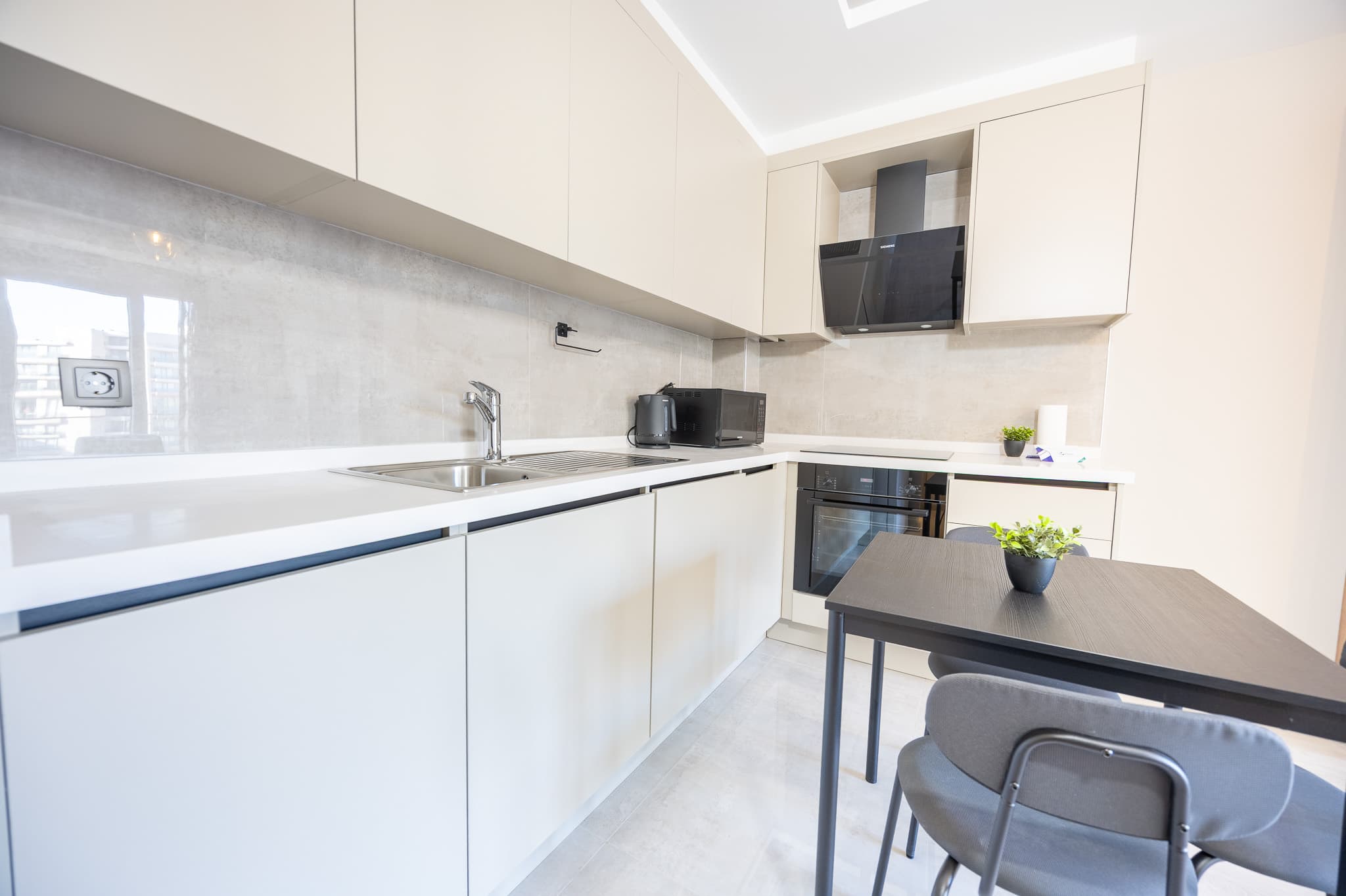 Relax Unwind: Inviting 1BR Apt, Cozy Interiors, apartamento amueblado en Küçükçekmece, Istanbul — image 12