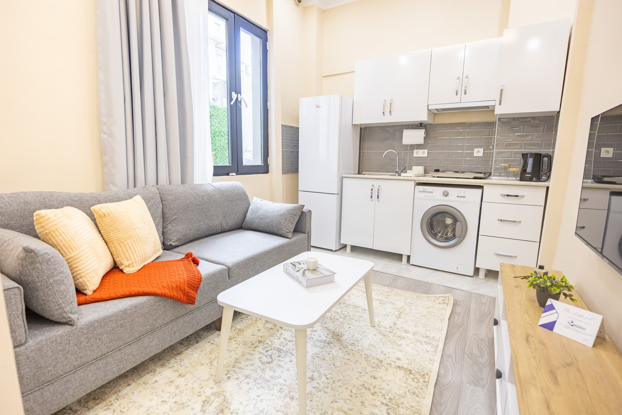 Bright & Modern 2 Bdr | Walk to Taksim, möbliertes Apartment in Beyoğlu, Istanbul — image 8