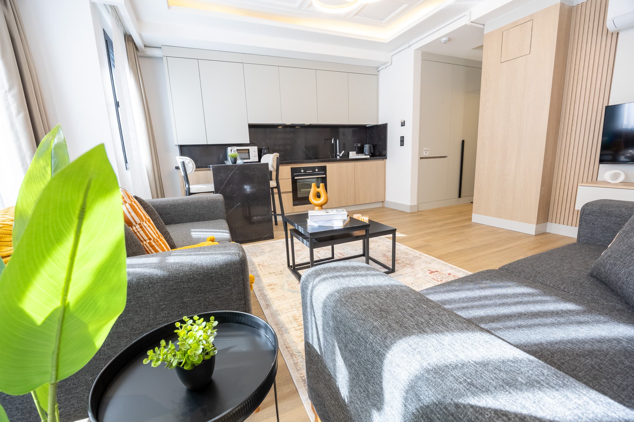 Modern & Bright 1BR Duplex  with Private Terrace ، شقة مفروشة في Beyoğlu, Istanbul — image 5