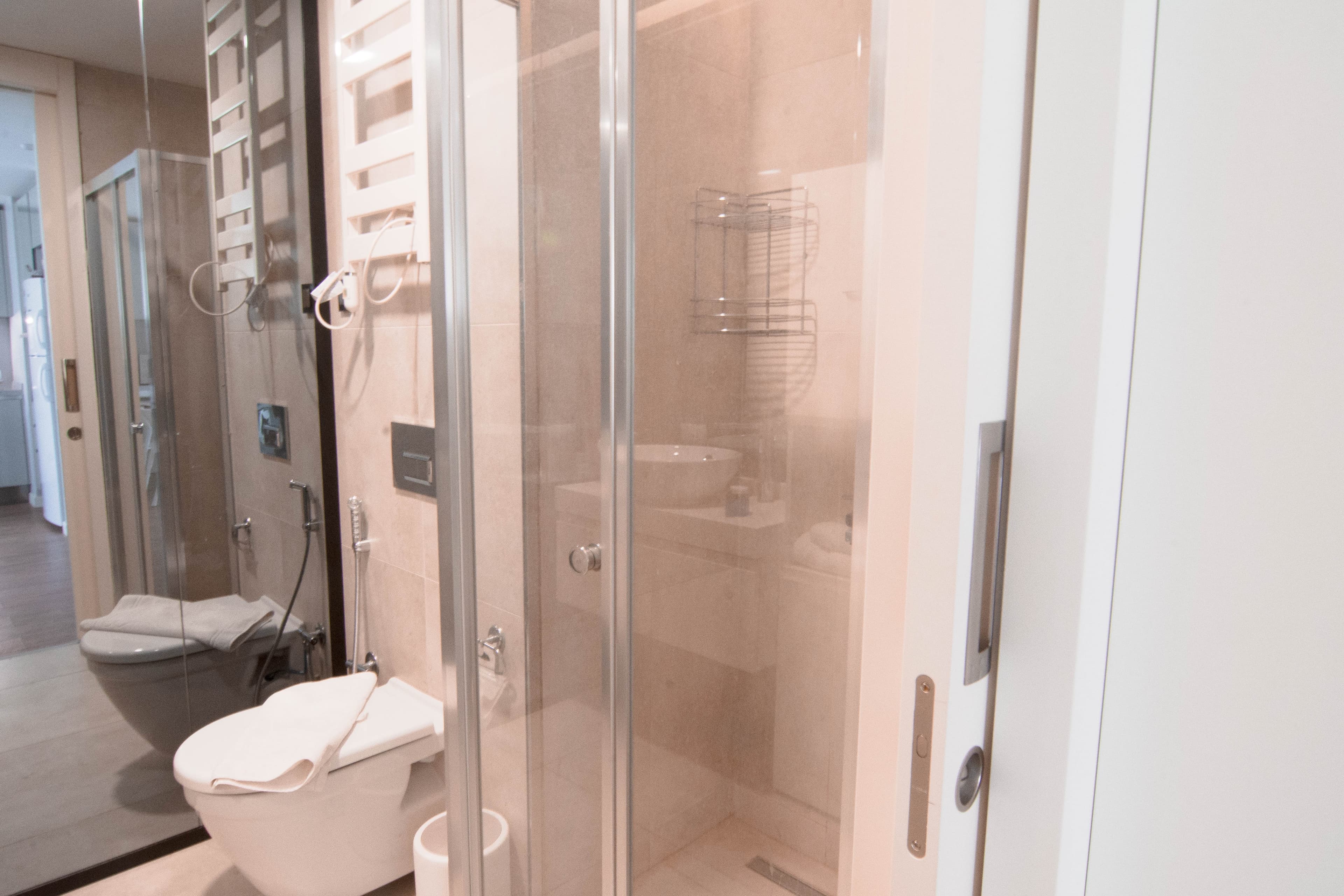 Modern City Getaway - Immerse Yourself in Luxury, furnished apartment in Bağcılar, Istanbul — image 22