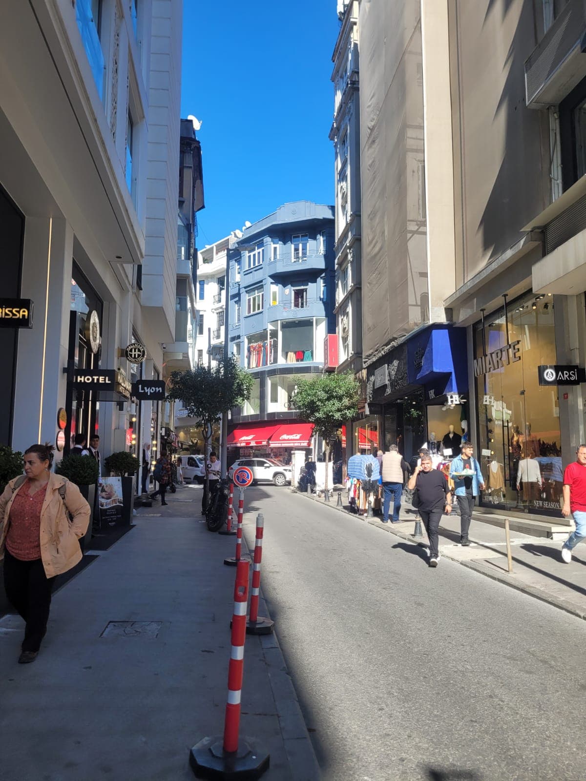 4min to Osmanbey 2 BR apart,4th floor with balcony — image 24