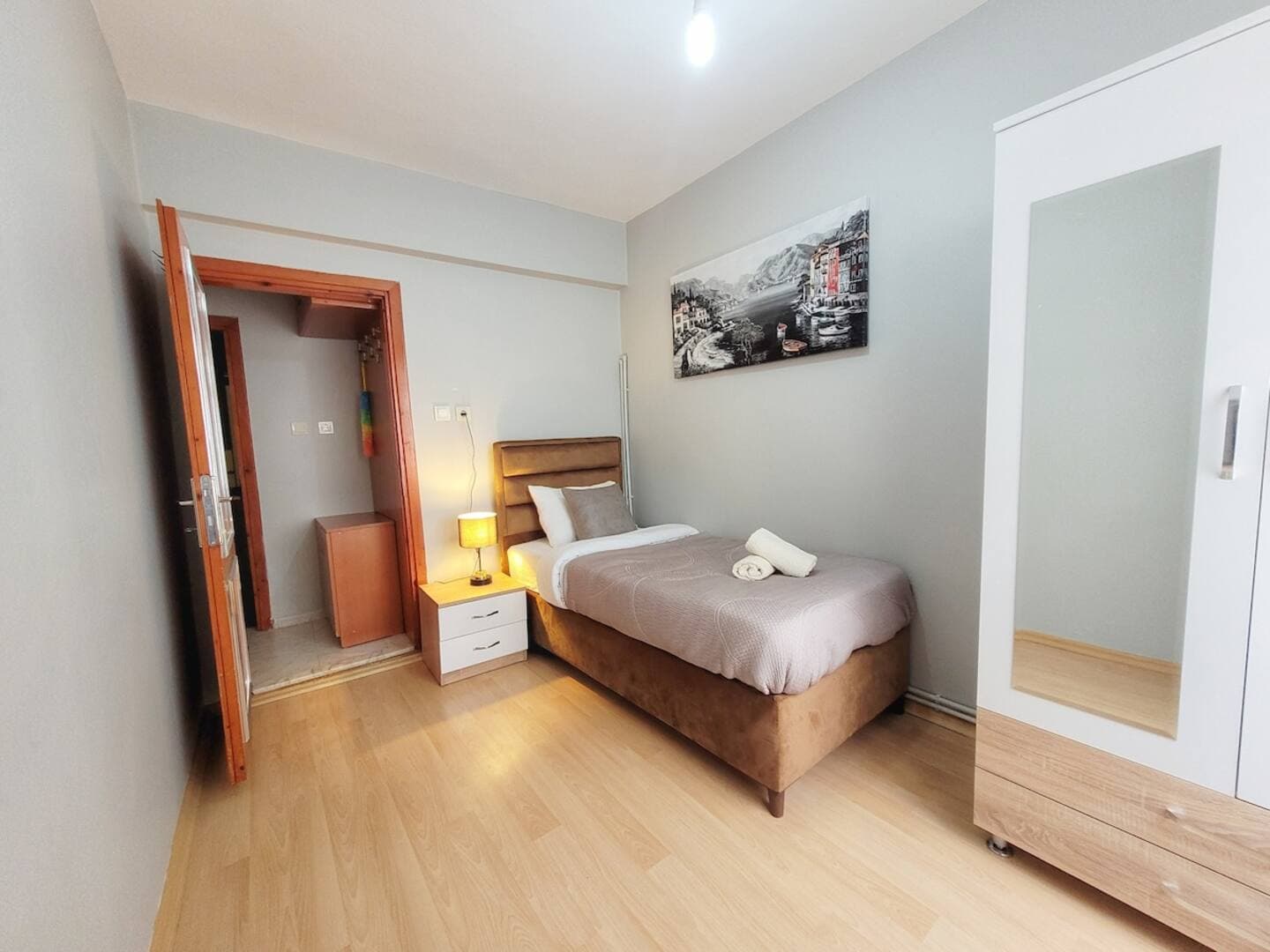 Spacious 3BR Retreat: Modern Comfort — image 10