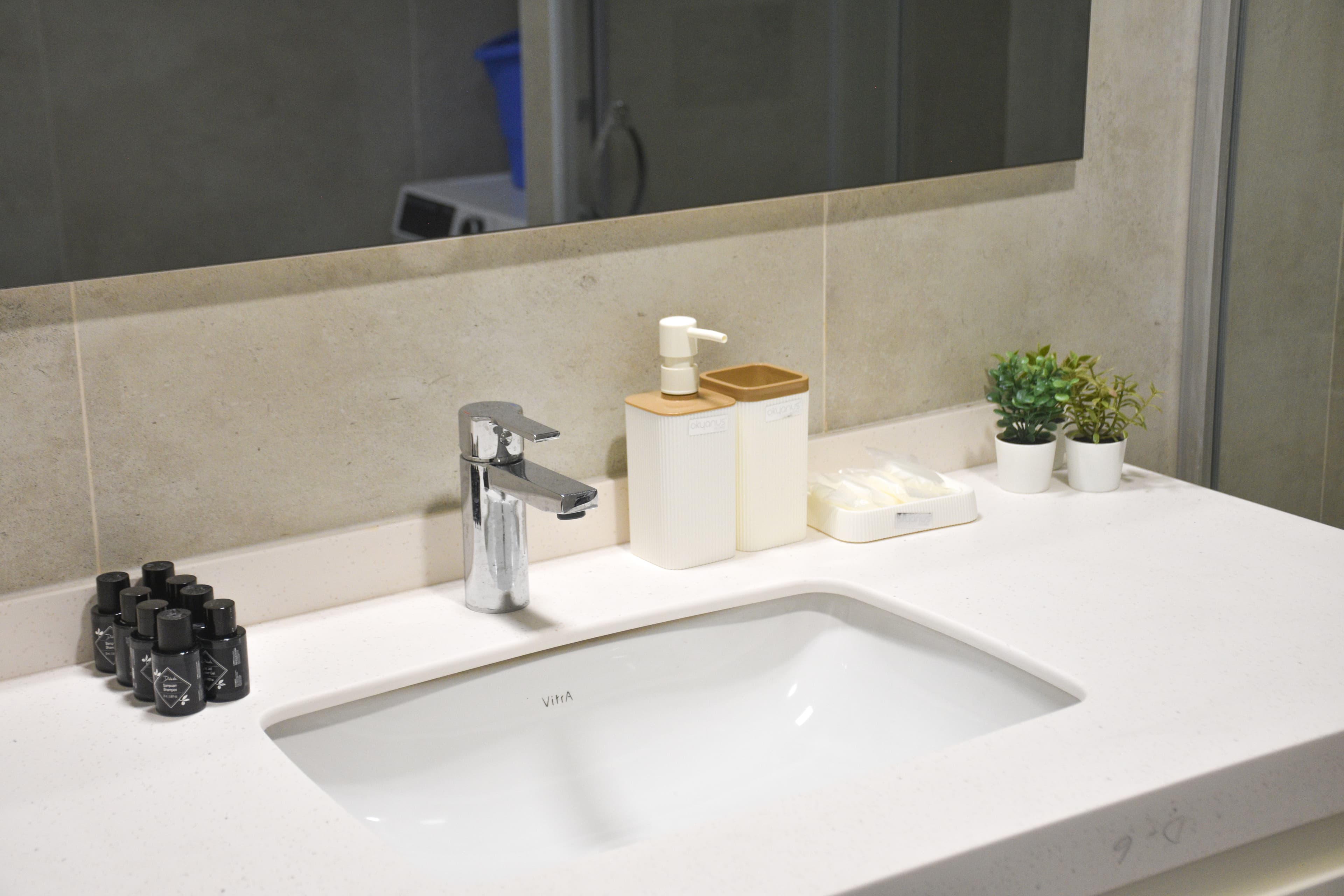 13th floor Brand new cozy 2BR Apt with Balcony — image 22