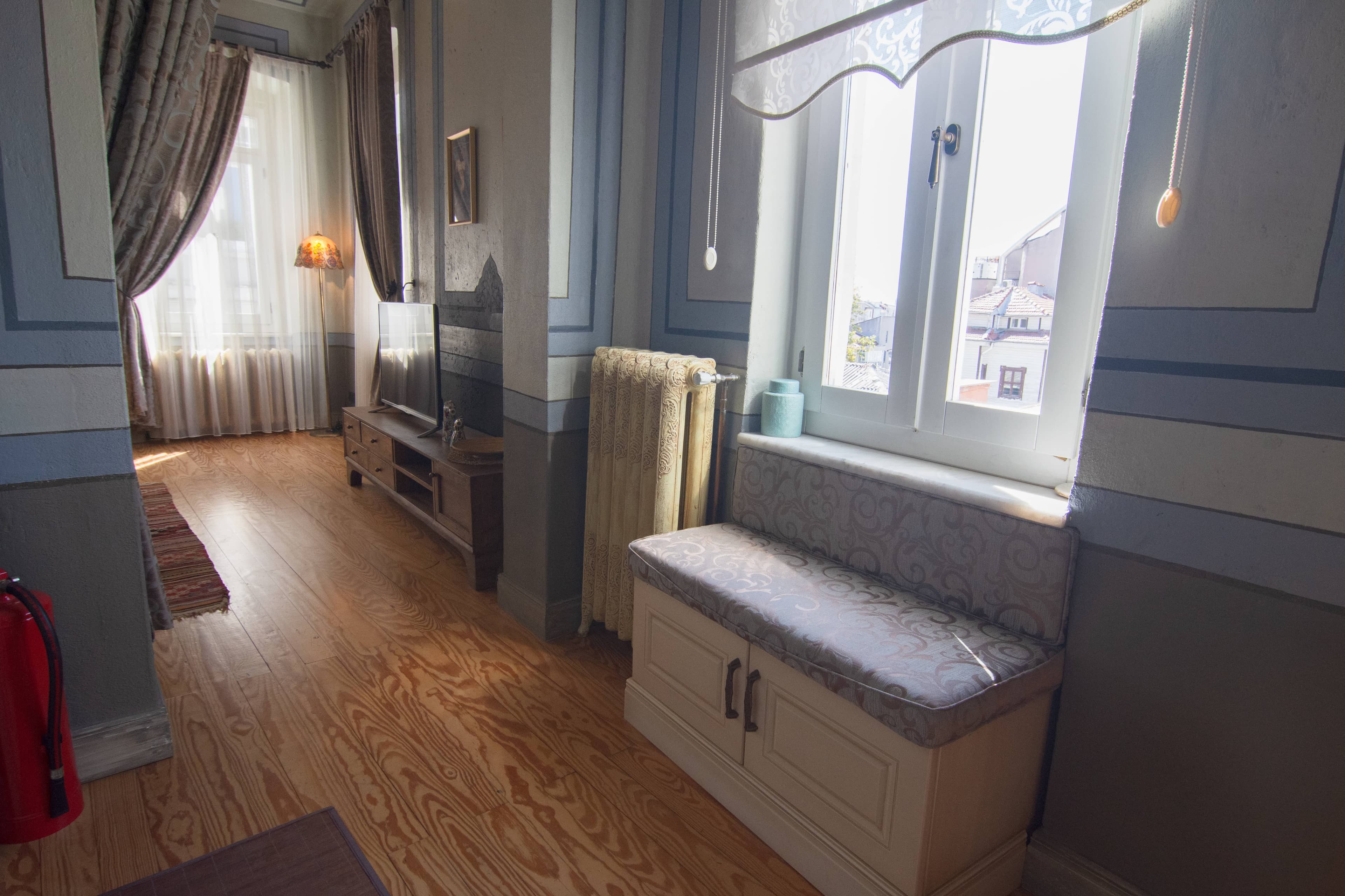 Stylish City Getaway-Explore the Urban Delights, möbliertes Apartment in Beyoğlu, Istanbul — image 25