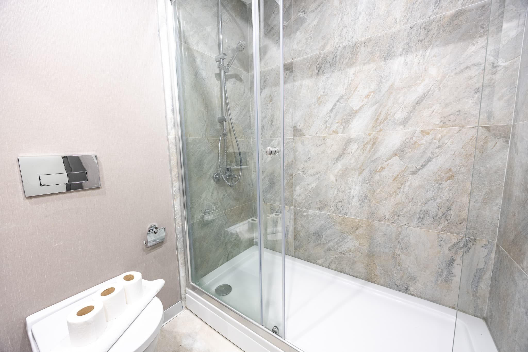 Elegant 3 bdr apartment with balcony  — image 22