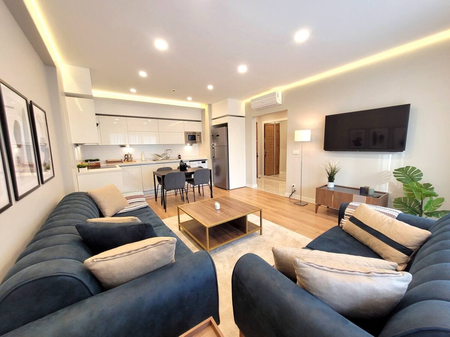 Relax Unwind: Inviting 2BR Apt, Cozy Interiors, apartamento amueblado en Küçükçekmece, Istanbul — image 2