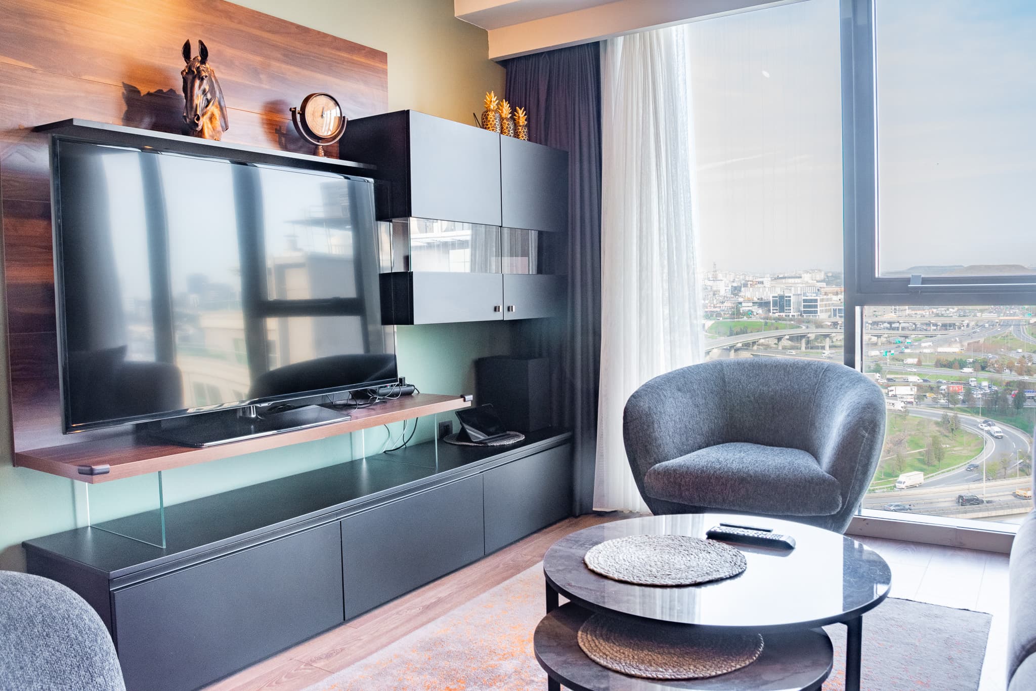 2-Bedroom Escape with city view, apartamento amueblado en Bağcılar, Istanbul — image 11