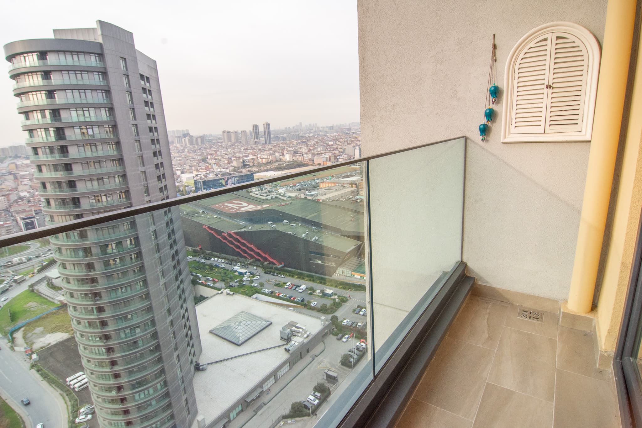 Spacious 1BR with City View — image 17