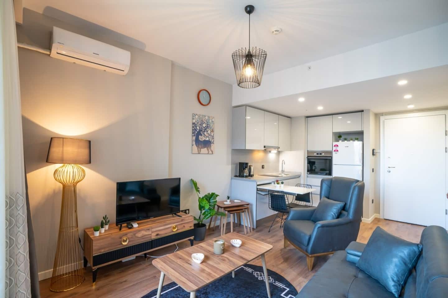 Stylish 1-Bedroom  Apt- Experience City's Pulse, möbliertes Apartment in Bağcılar, Istanbul