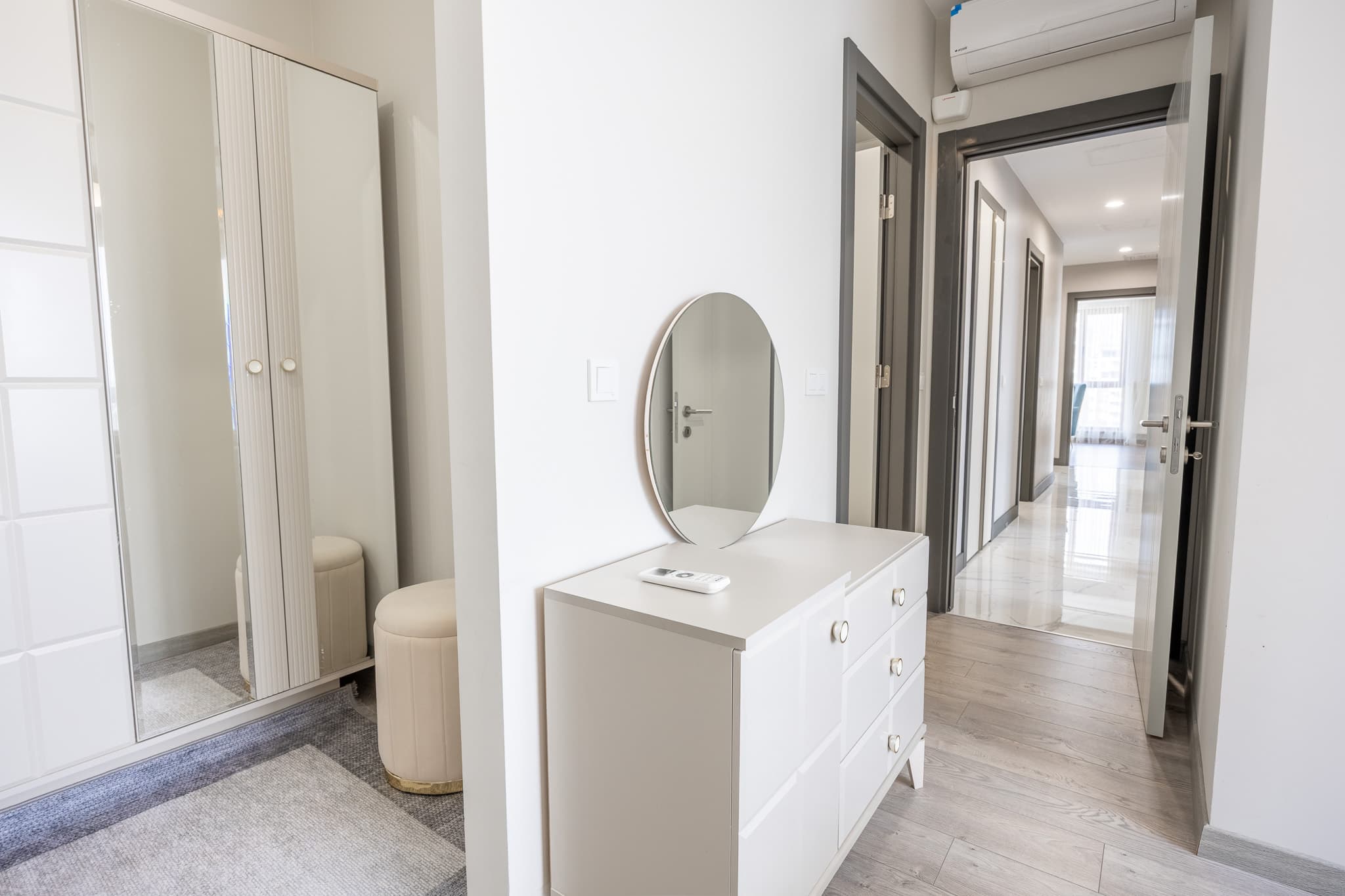 Elegant 3 bdr apartment with balcony  — image 11