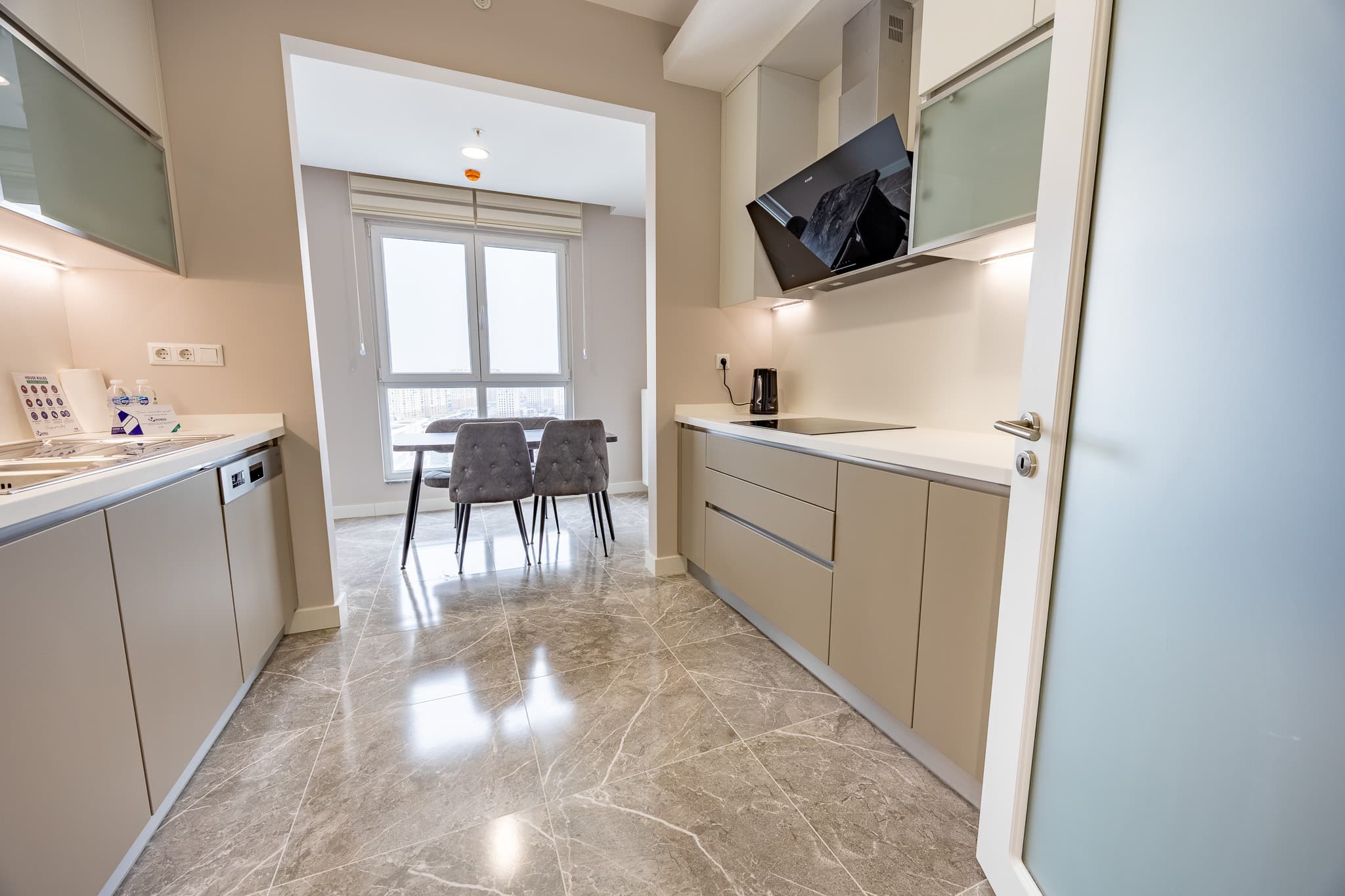 Bright & Modern 2BR Apartment Perfect for Families — image 31