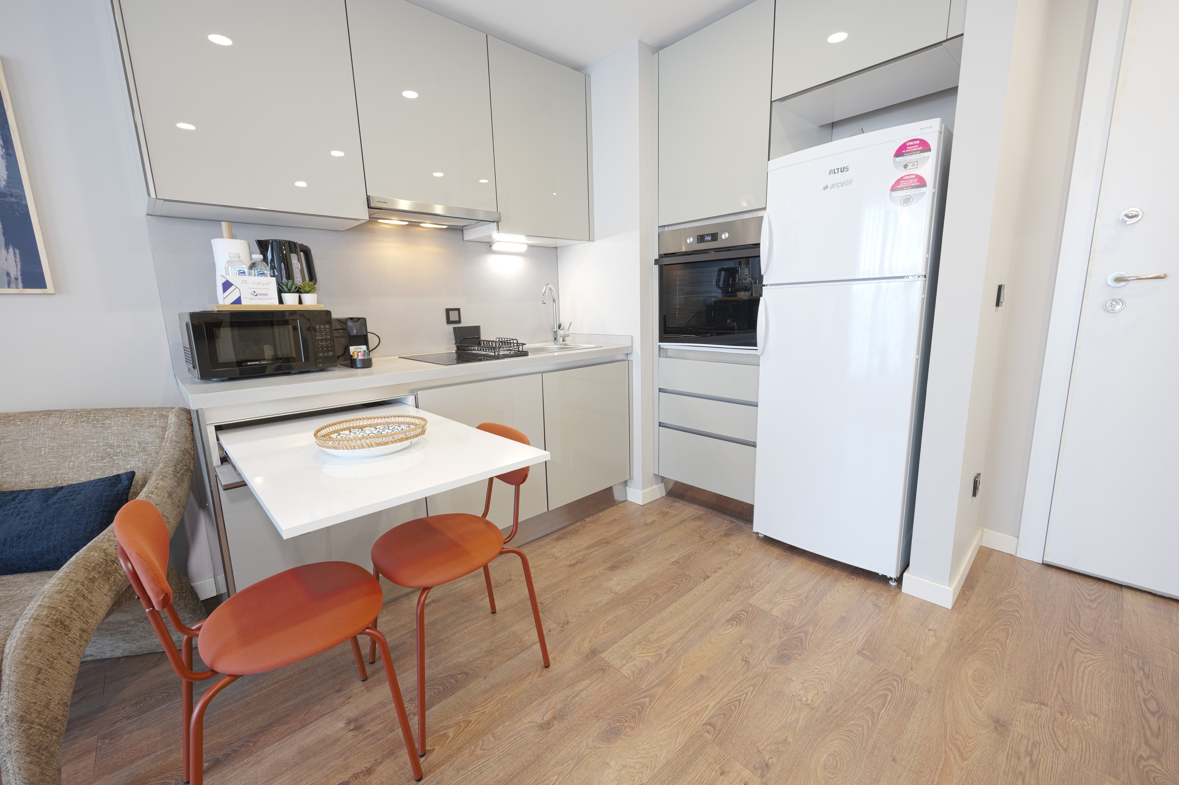 Modern Cozy Apartment with Balcony, appartement meublé à Bağcılar, Istanbul — image 14