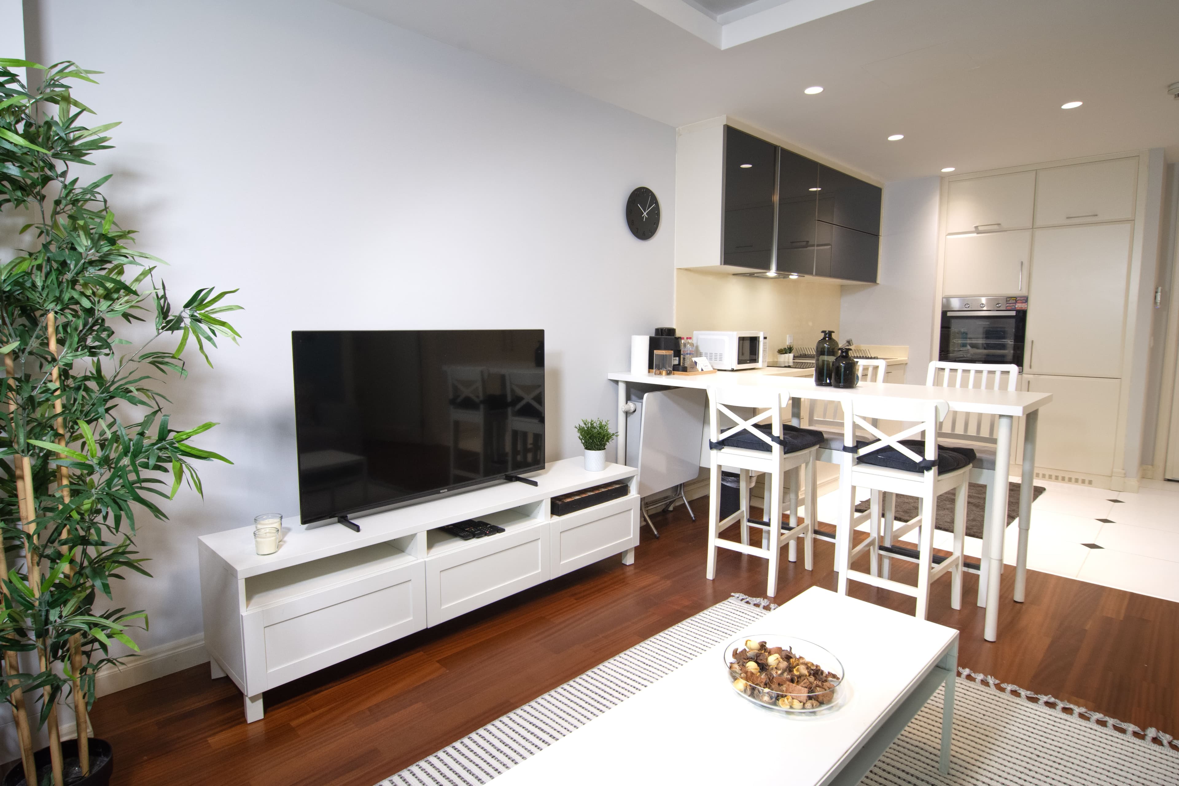 Modern & Cozy 1Bdr in Vibrant Beyoğlu، شقة مفروشة في Beyoğlu, Istanbul — image 4
