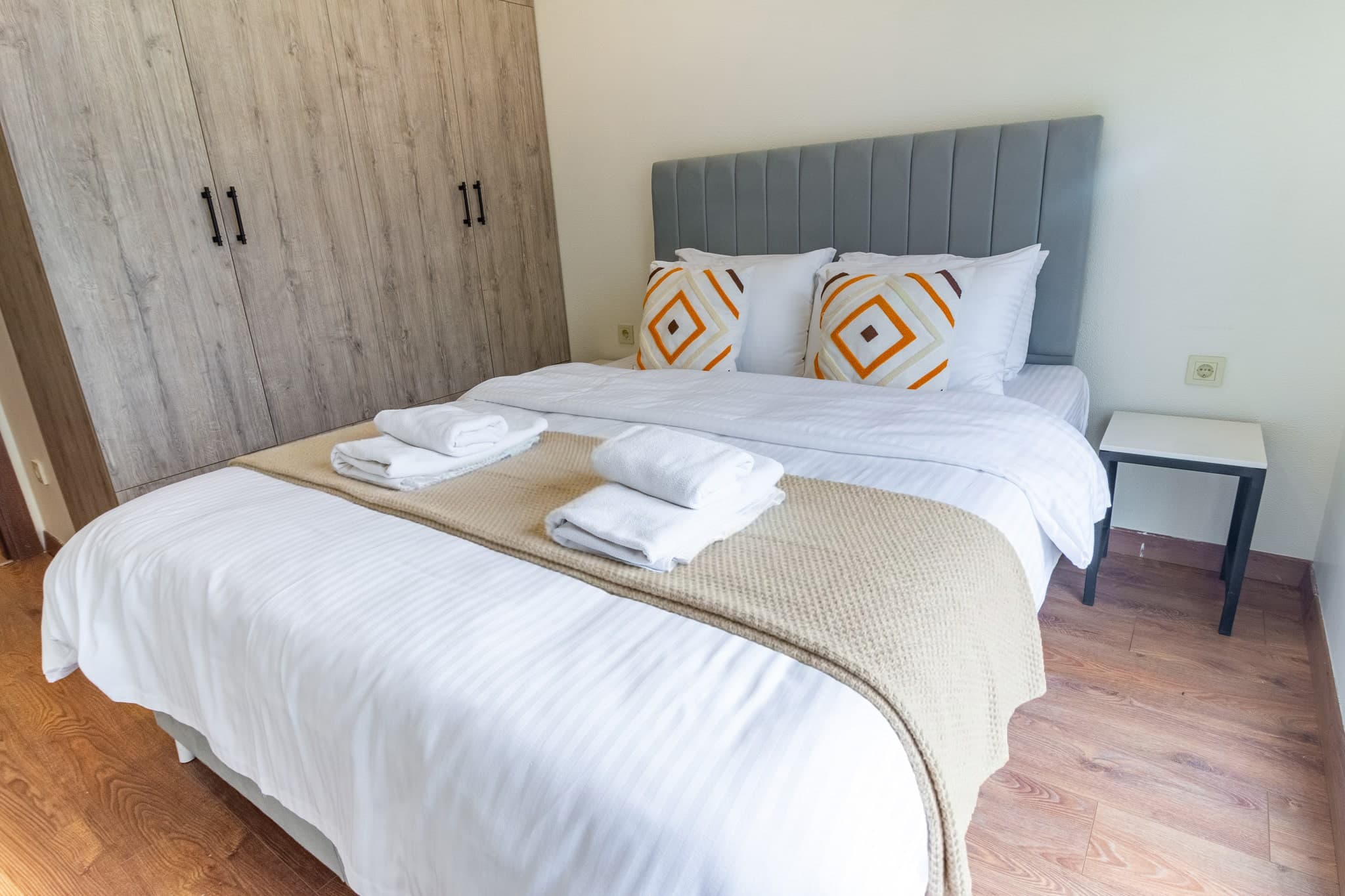 Spacious 1BR with City View — image 8