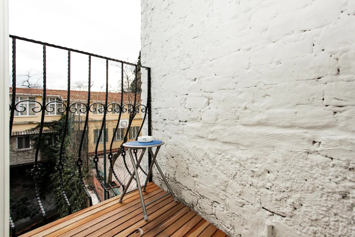 Stylish City Getaway-Explore the Urban Delights, möbliertes Apartment in Beyoğlu, Istanbul — image 17