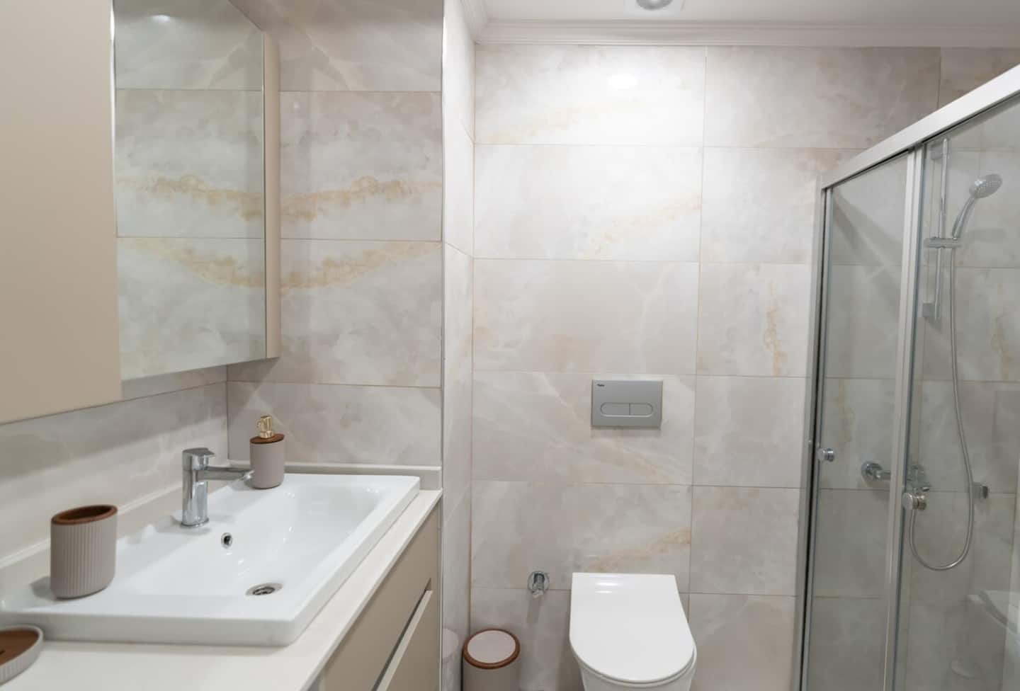 Modern & Fancy 2-Bedroom Apt with Nespresso, möbliertes Apartment in Kağıthane, Istanbul — image 6