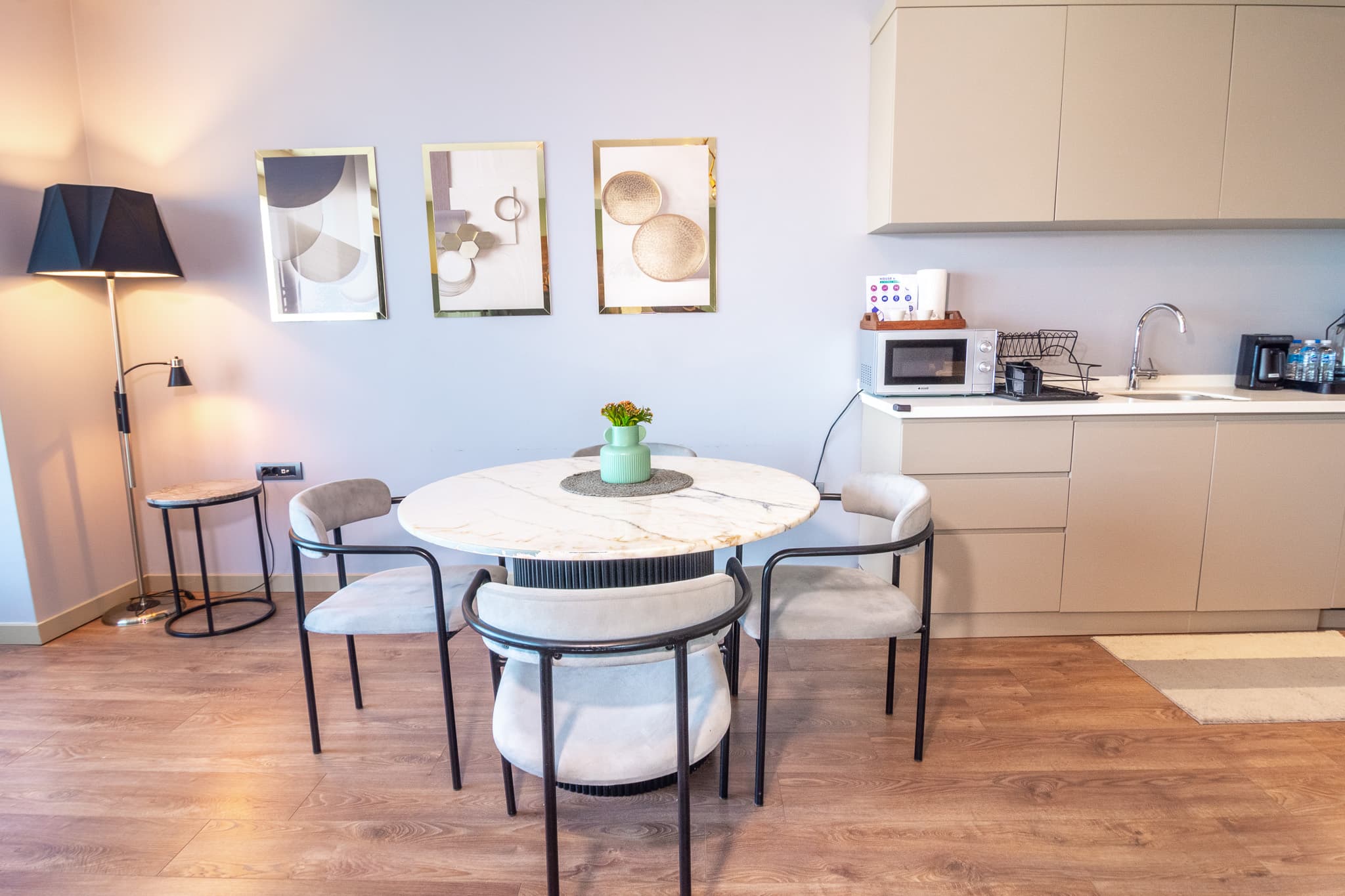 2-Bedroom Escape with city view, apartamento amueblado en Bağcılar, Istanbul — image 5
