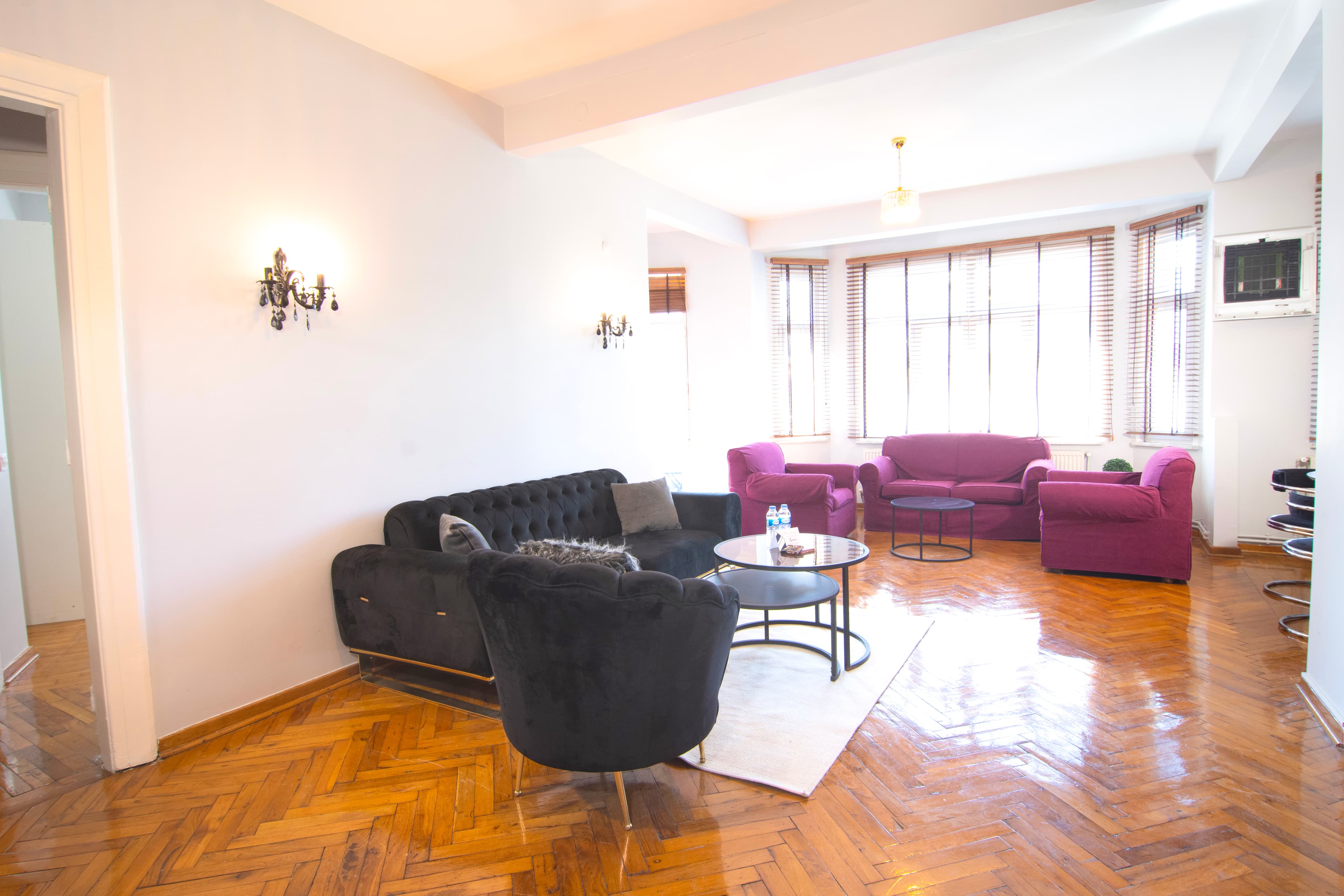 4min to Osmanbey 2 BR apart,4th floor with balcony — image 1