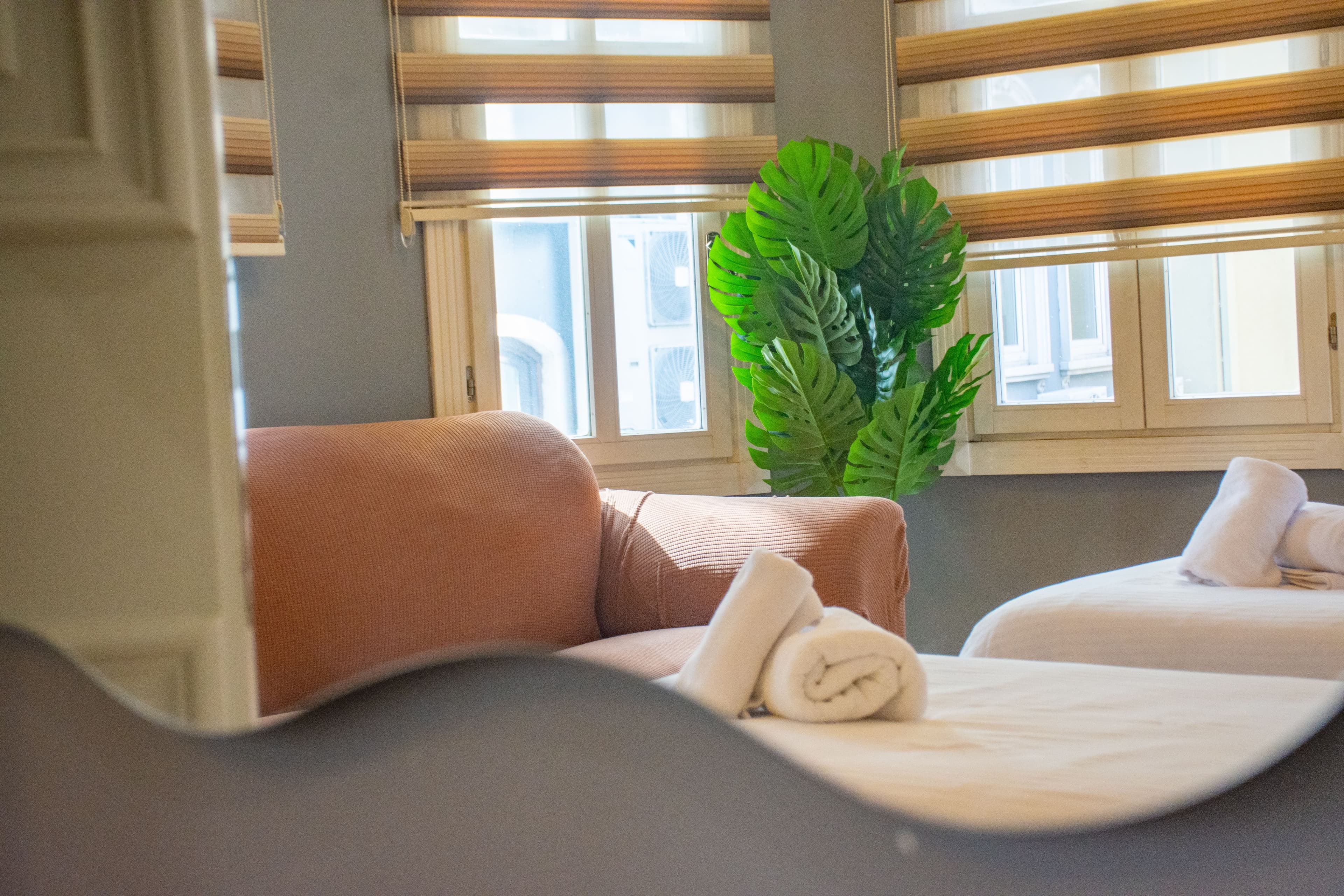 Modern 2BR Flat 1min walk to Taksim square, möbliertes Apartment in Beyoğlu, Istanbul — image 6